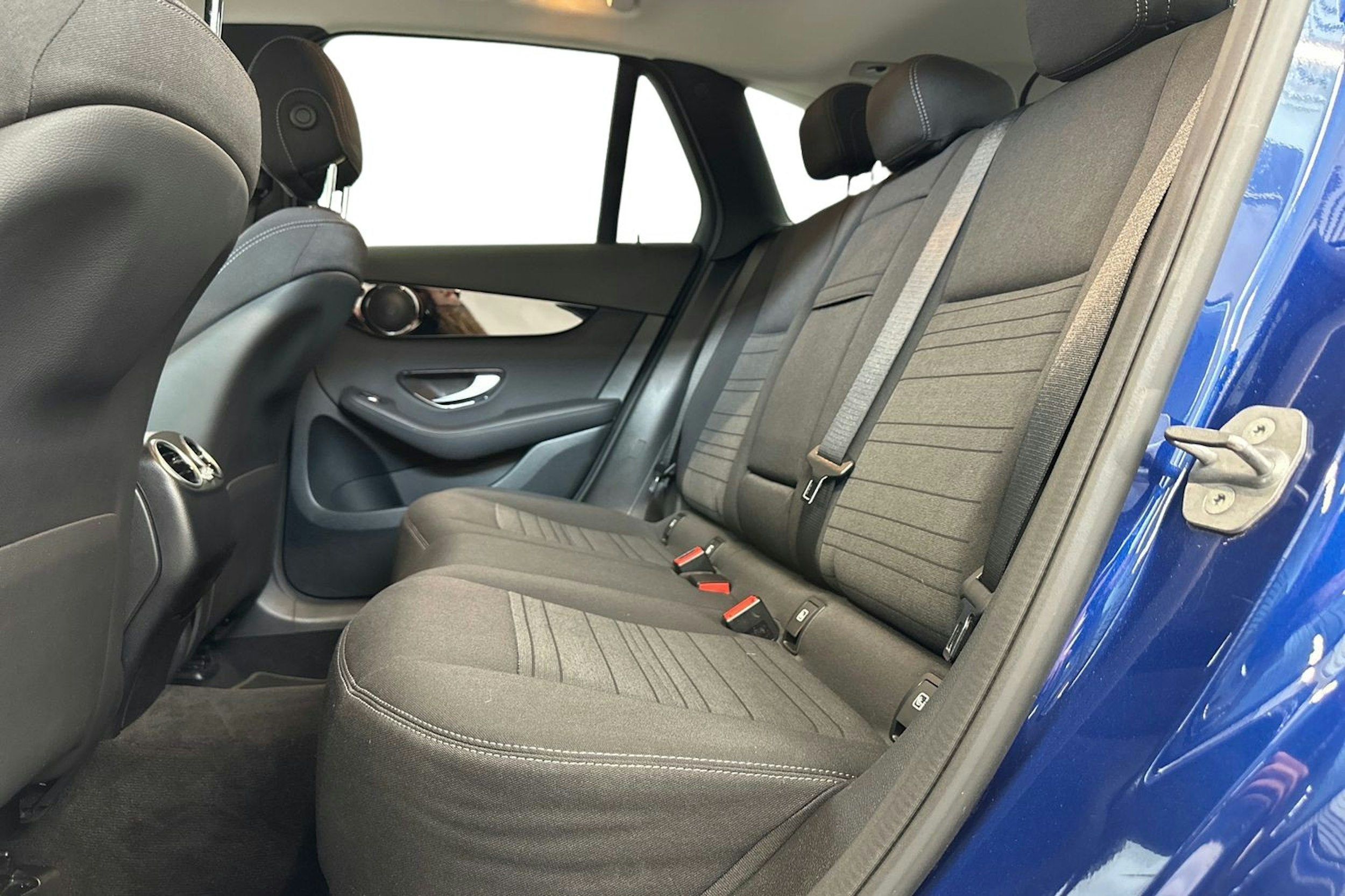 sininen Mercedes-Benz GLC 2020 kuva 10.
