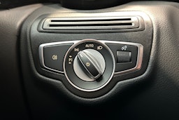 sininen Mercedes-Benz GLC 2020 kuva 18.