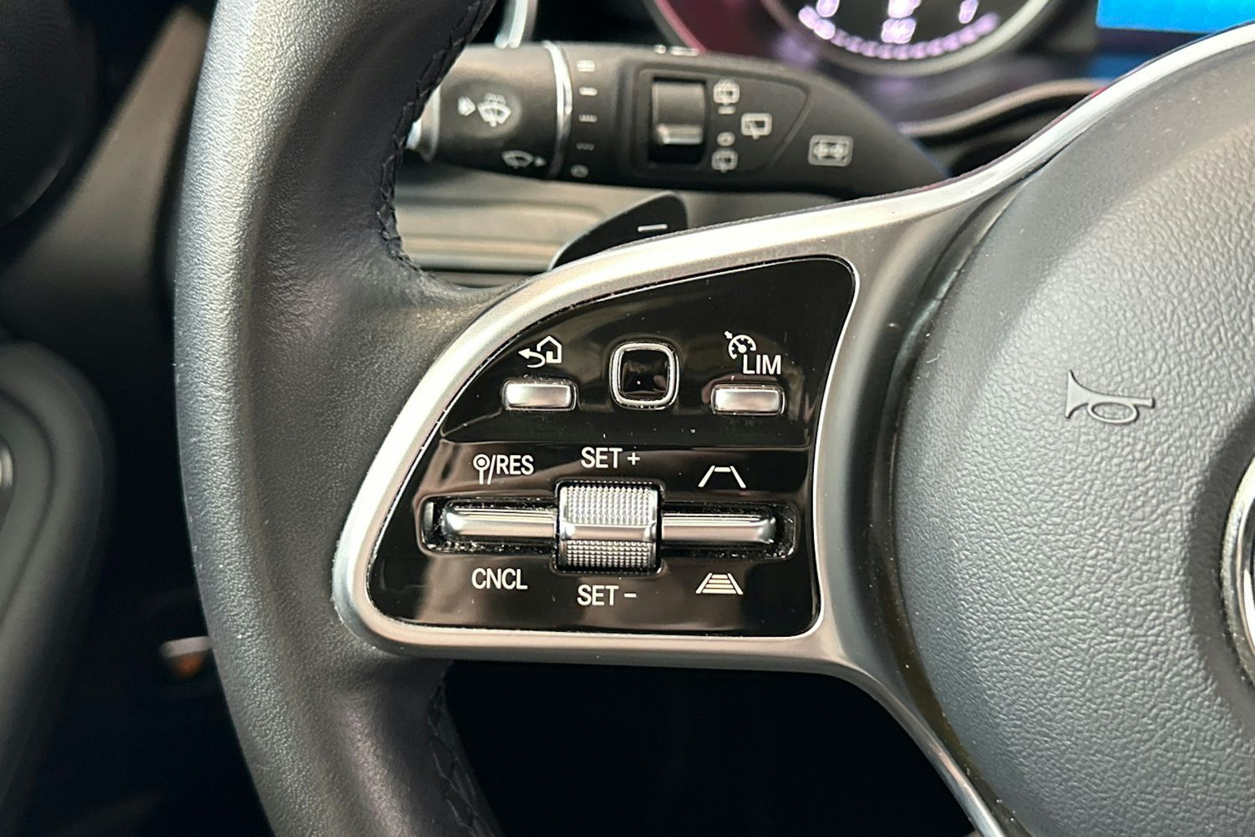 sininen Mercedes-Benz GLC 2020 kuva 19.