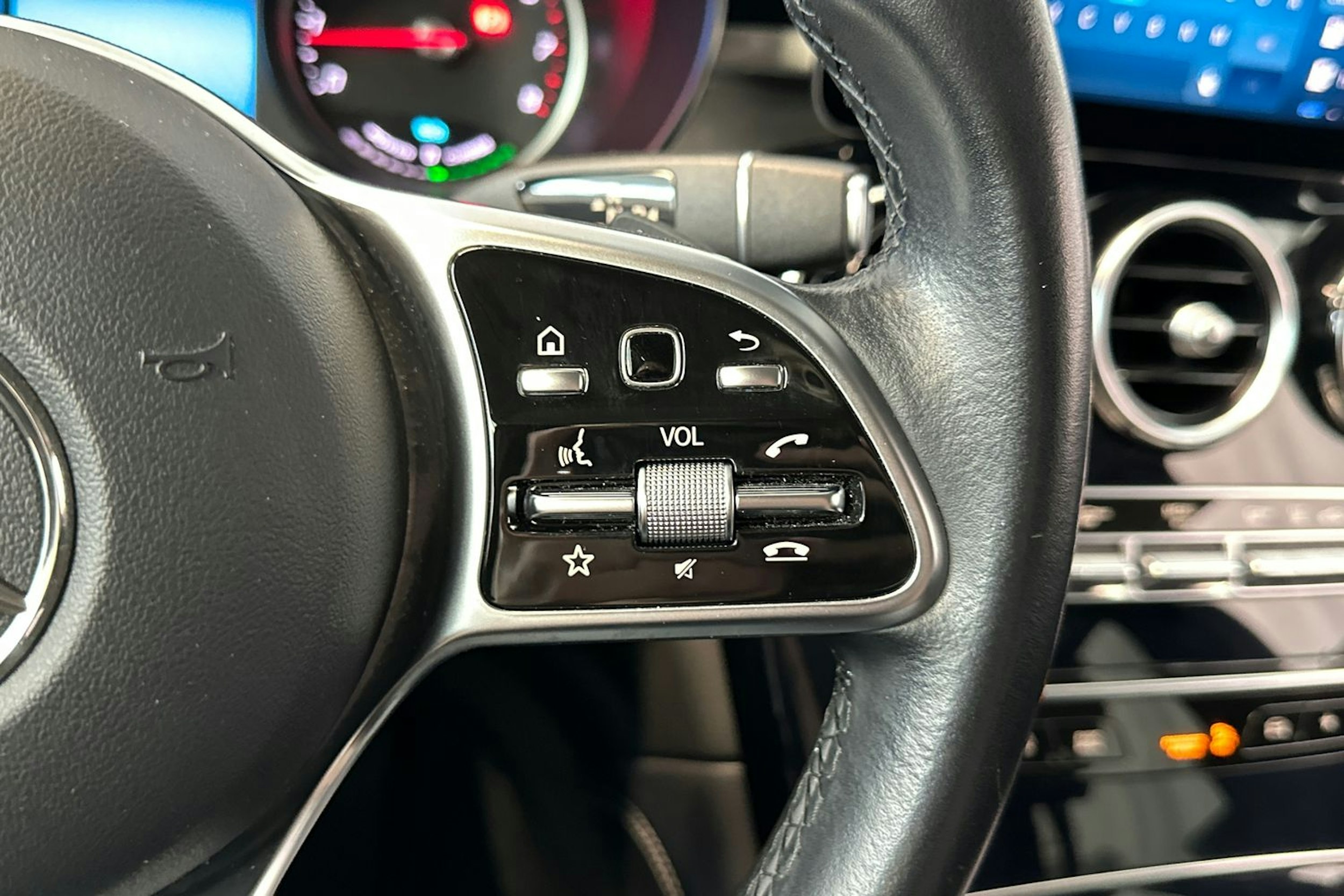 sininen Mercedes-Benz GLC 2020 kuva 20.