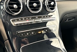 sininen Mercedes-Benz GLC 2020 kuva 26.
