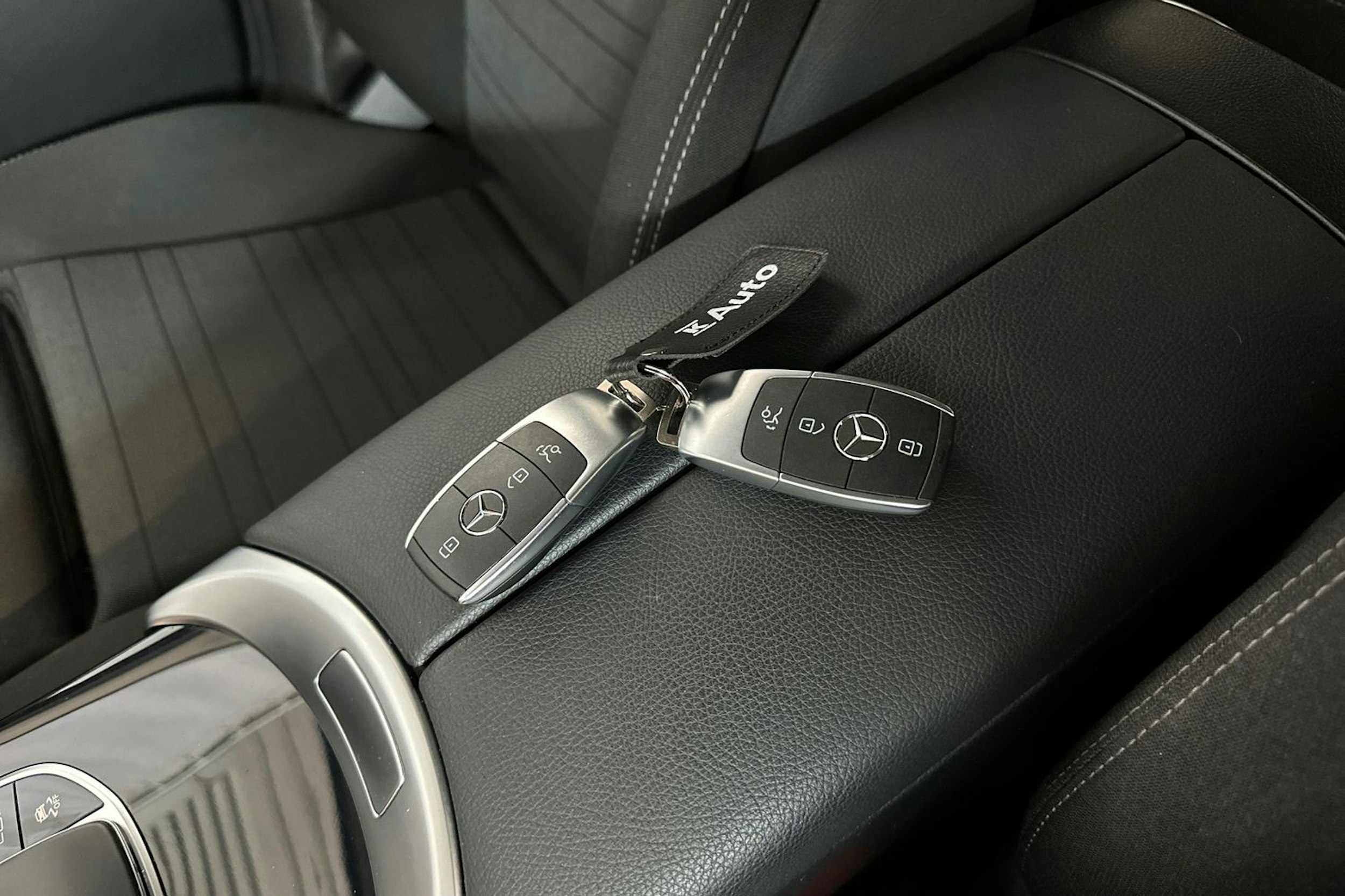 sininen Mercedes-Benz GLC 2020 kuva 27.