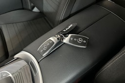 sininen Mercedes-Benz GLC 2020 kuva 27.
