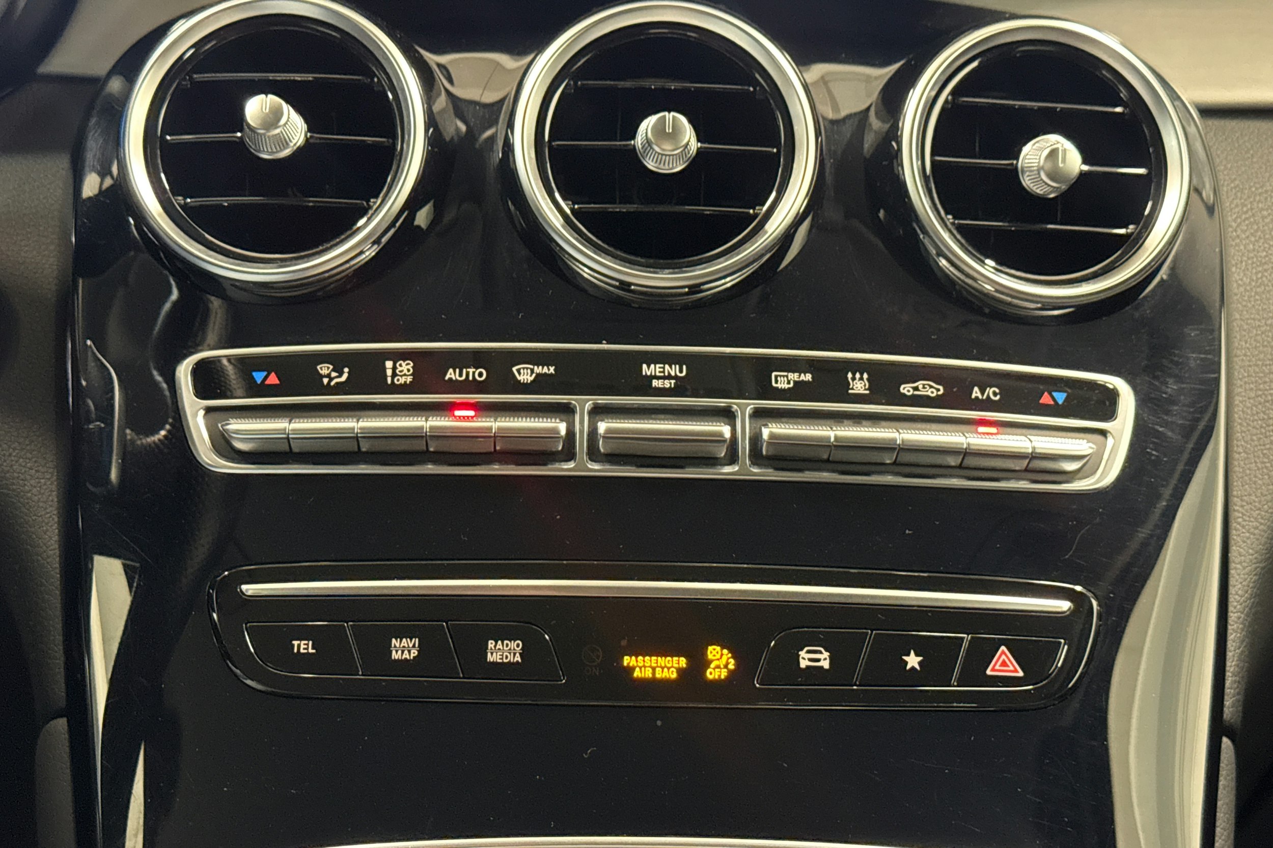 musta Mercedes-Benz GLC 2020 kuva 23.