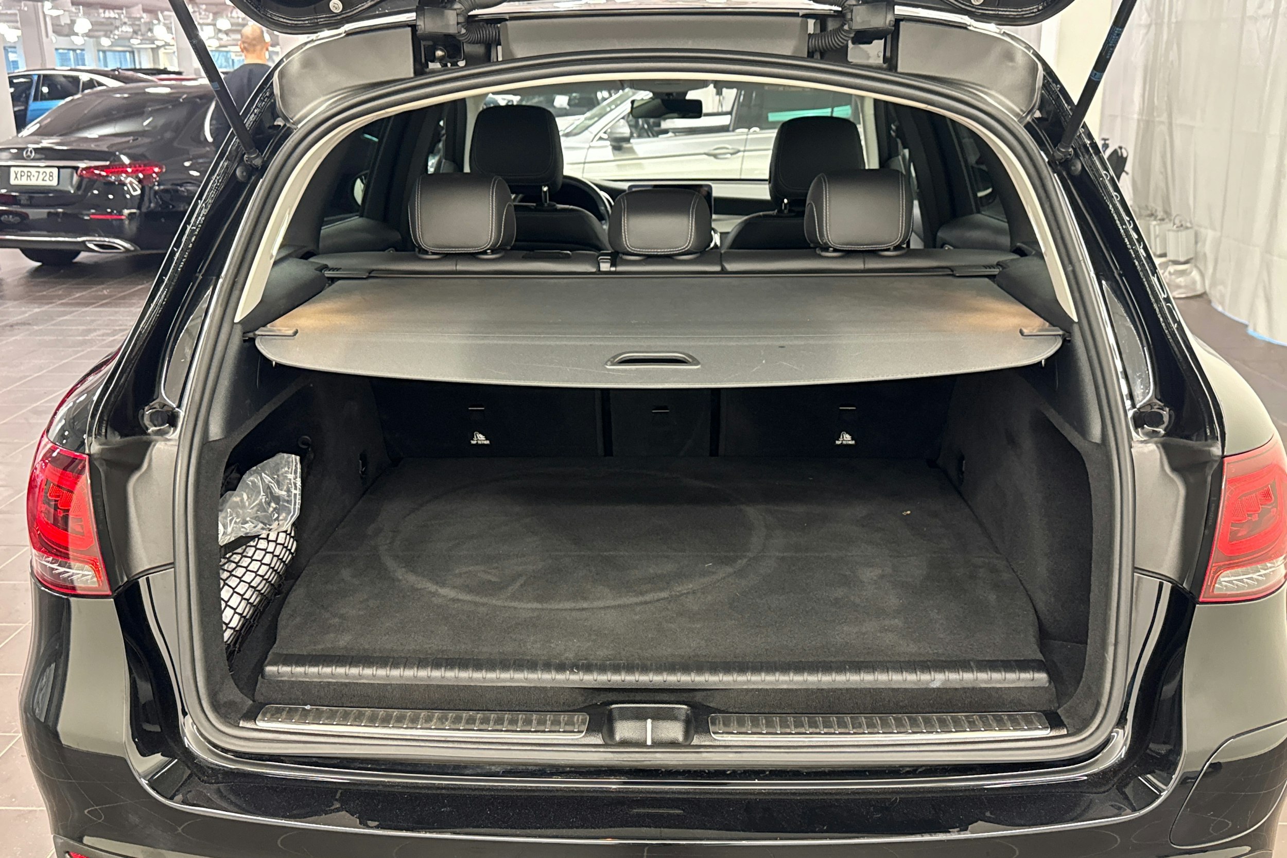 musta Mercedes-Benz GLC 2020 kuva 24.