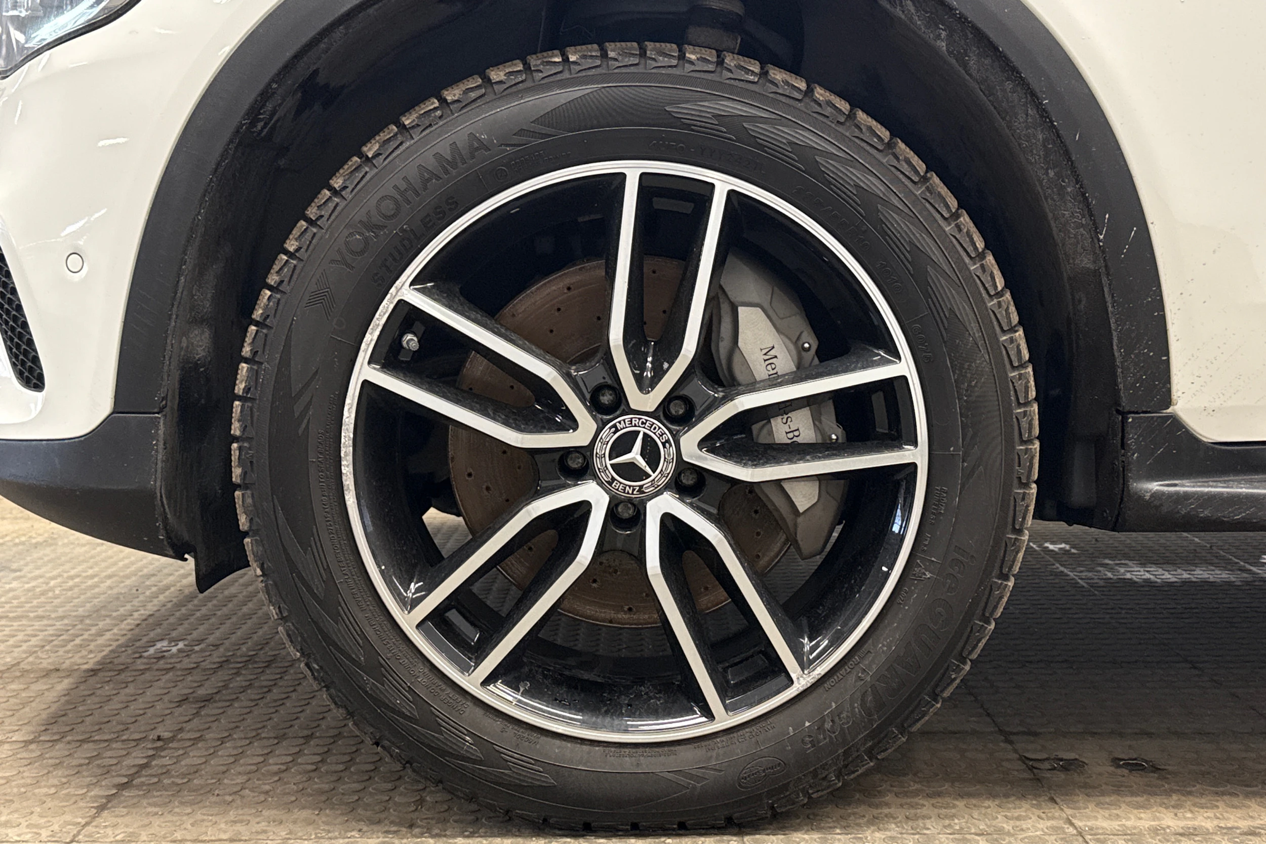 valkoinen Mercedes-Benz GLC 2020 kuva 4.