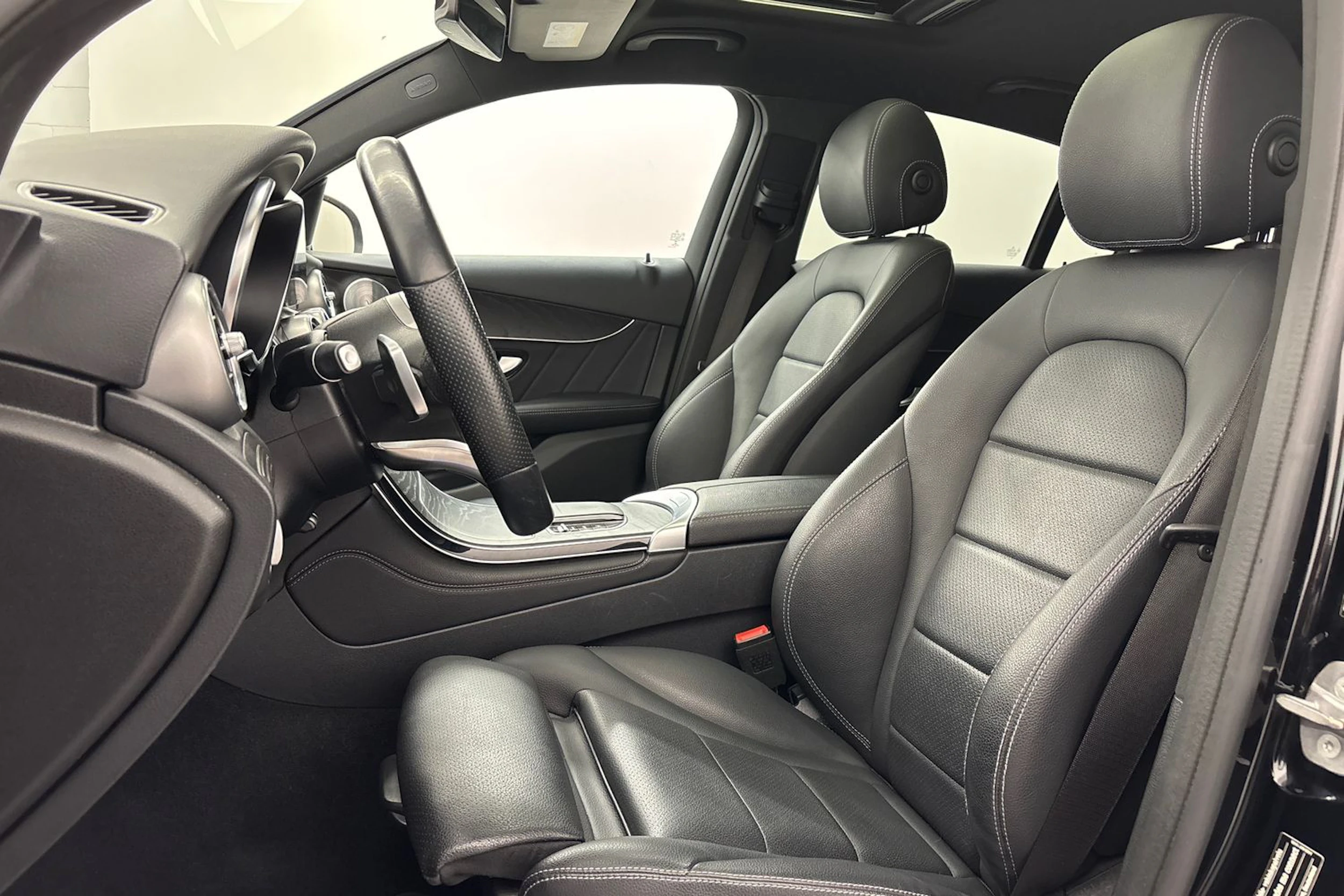 musta Mercedes-Benz GLC 2020 kuva 15.