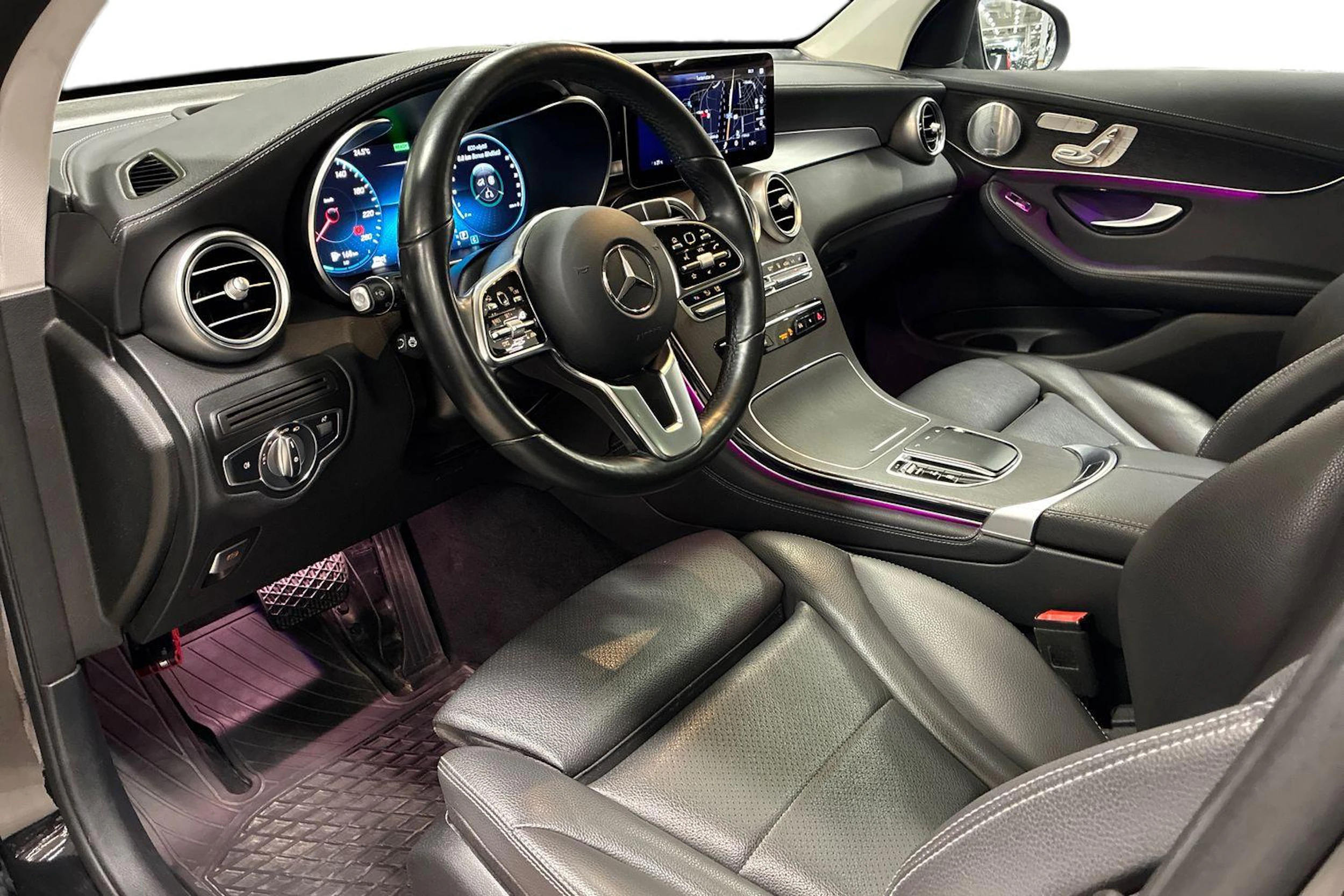 Musta Mercedes-Benz GLC 2021 kuva 8.