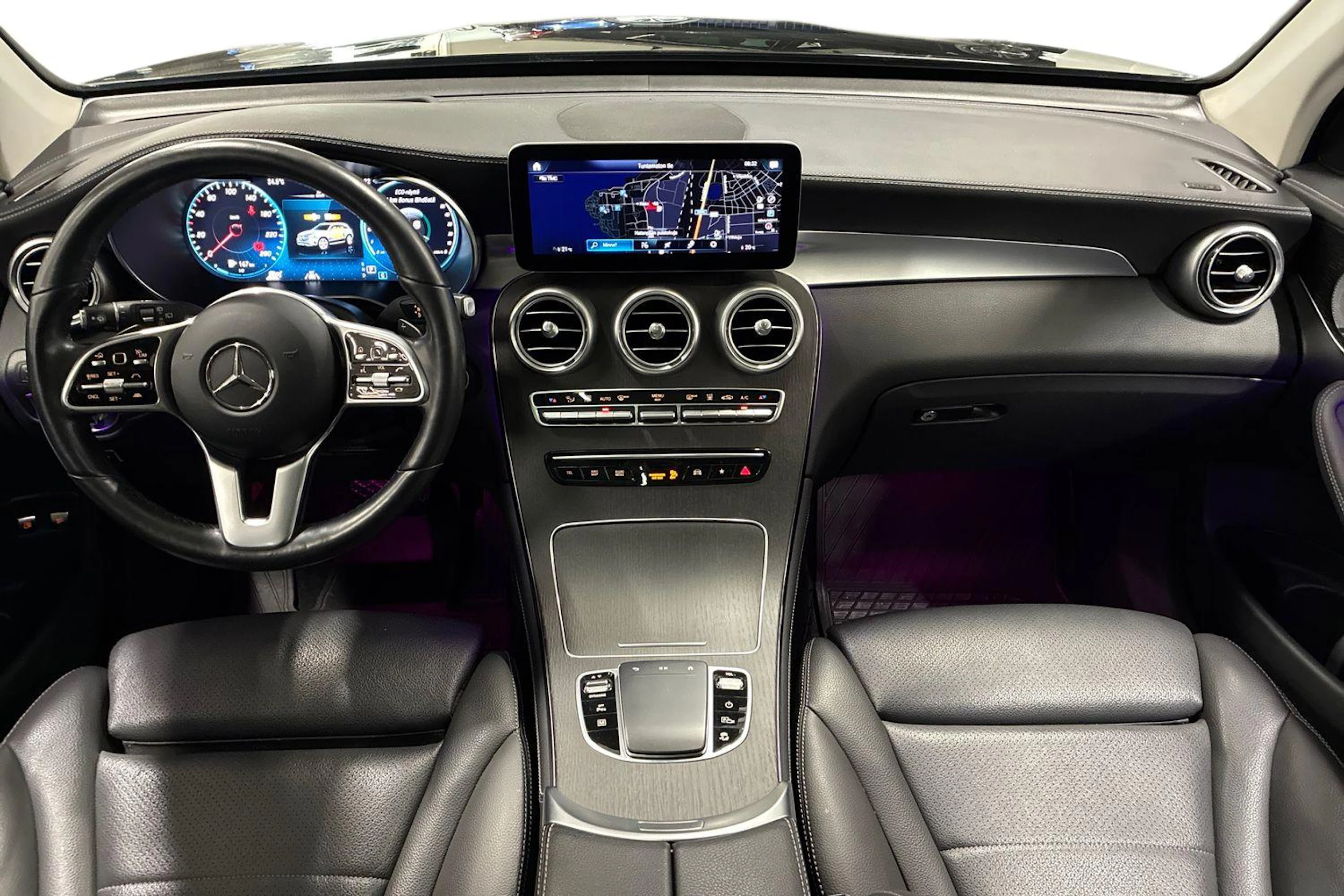 Musta Mercedes-Benz GLC 2021 kuva 9.