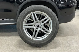 Musta Mercedes-Benz GLC 2021 kuva 13.