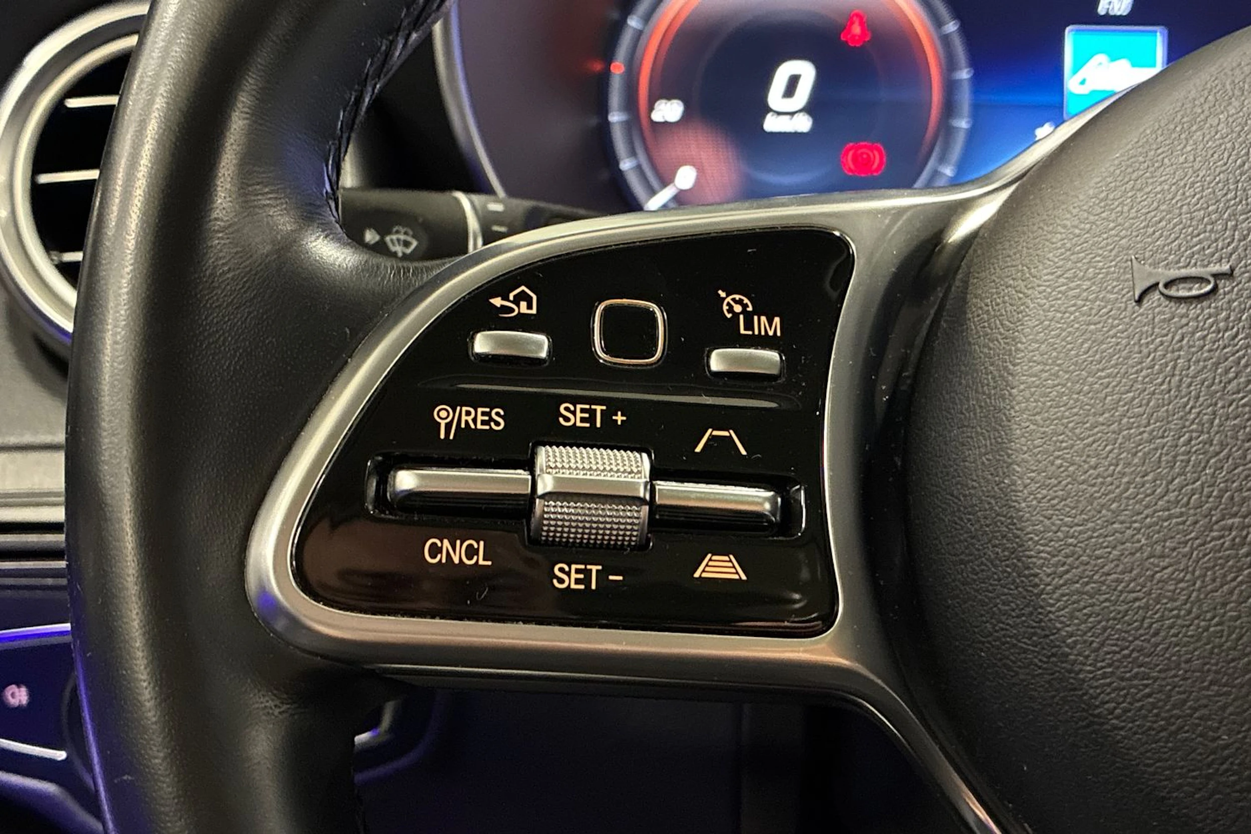 Musta Mercedes-Benz GLC 2021 kuva 17.