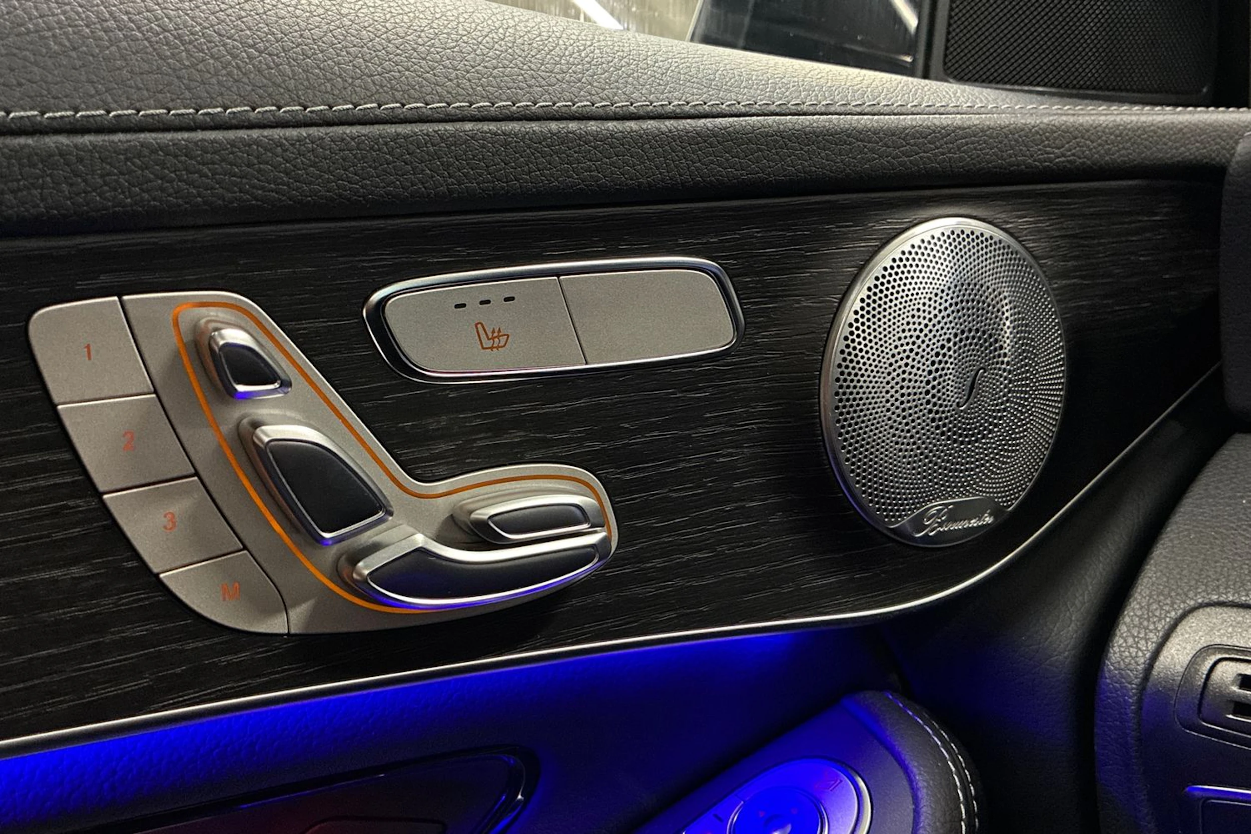 Musta Mercedes-Benz GLC 2021 kuva 21.