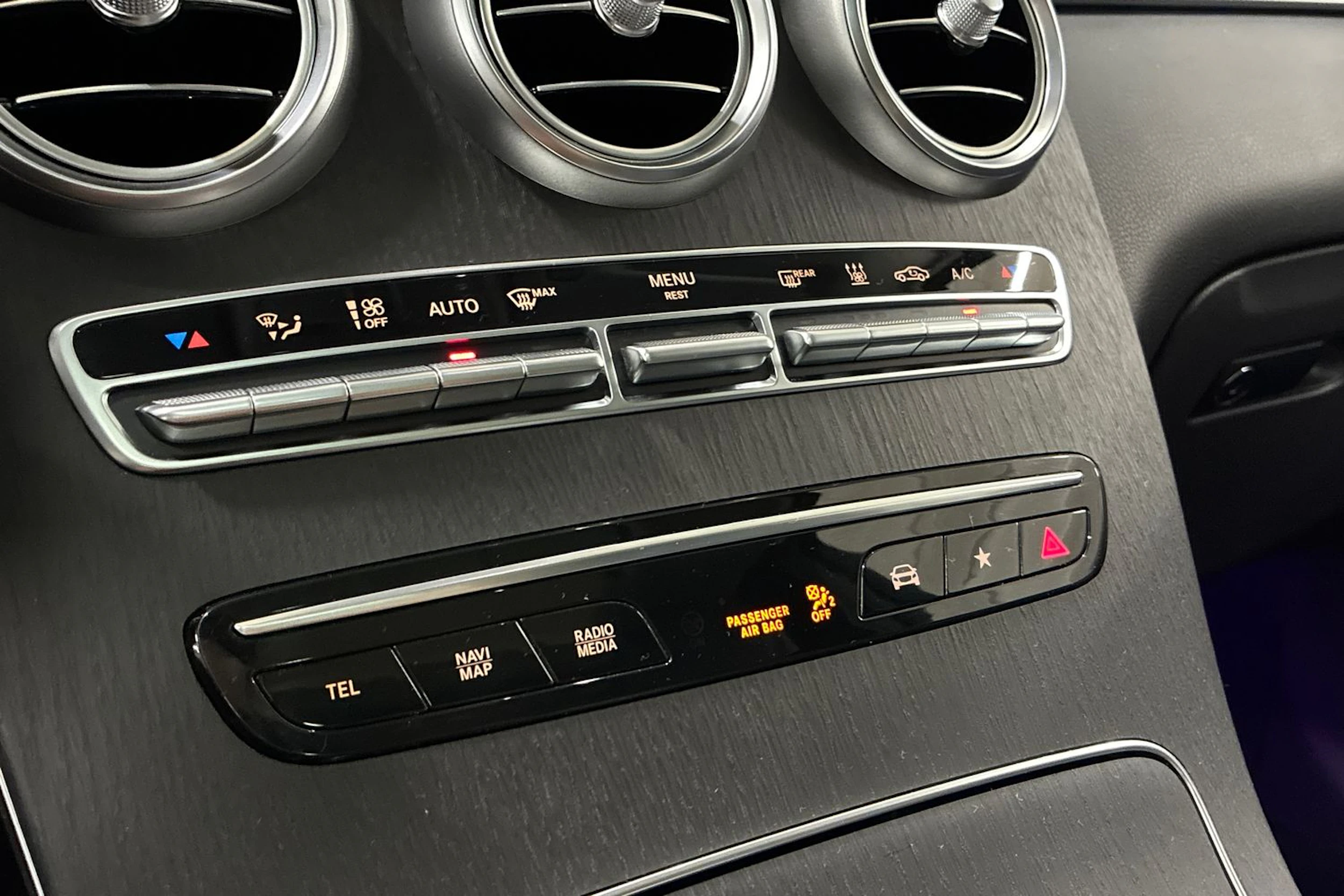 Musta Mercedes-Benz GLC 2021 kuva 23.