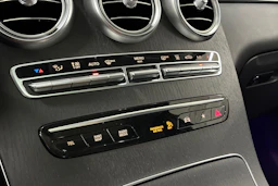 Musta Mercedes-Benz GLC 2021 kuva 23.