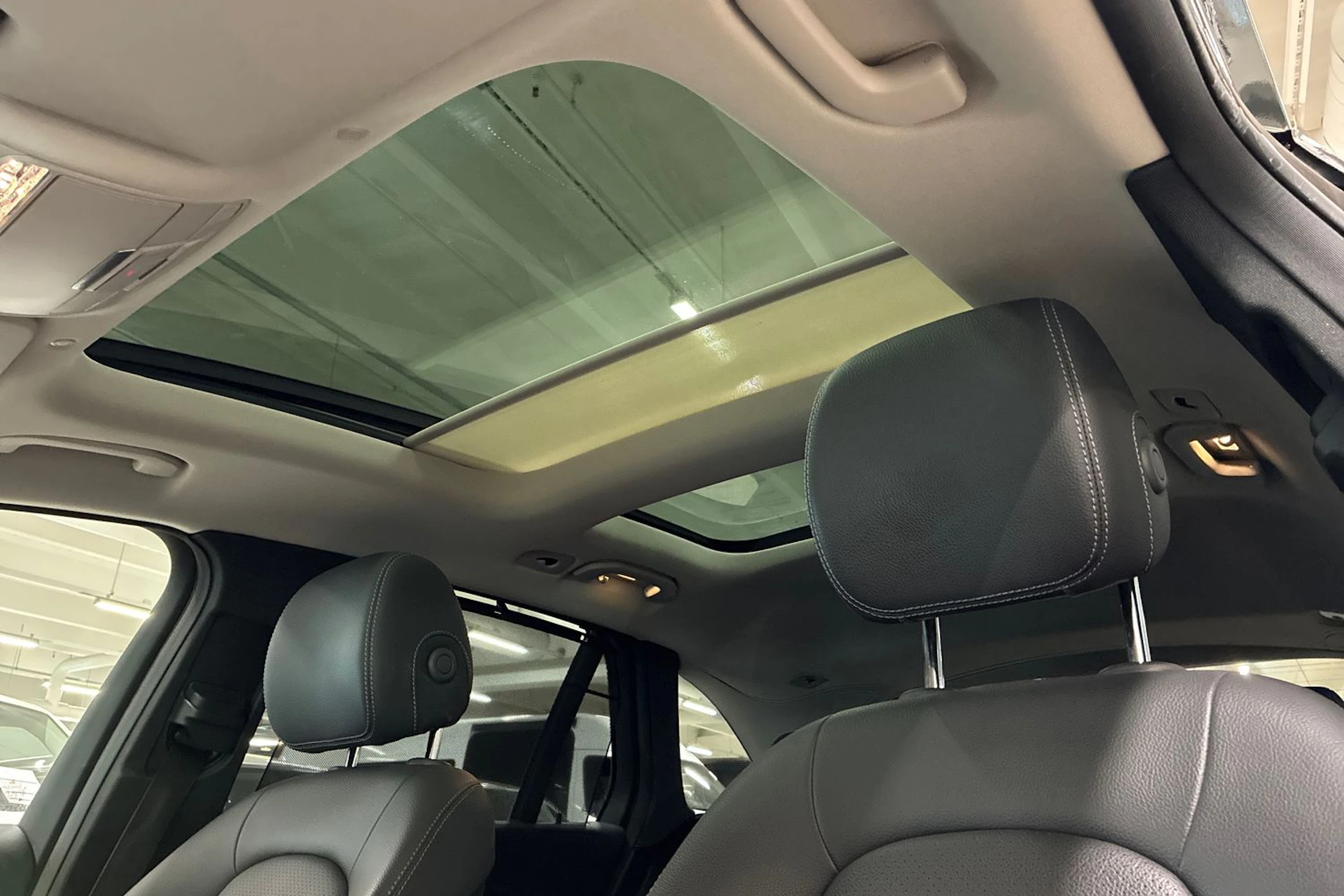 Musta Mercedes-Benz GLC 2021 kuva 28.