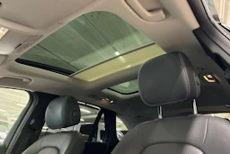Musta Mercedes-Benz GLC 2021 kuva 28.