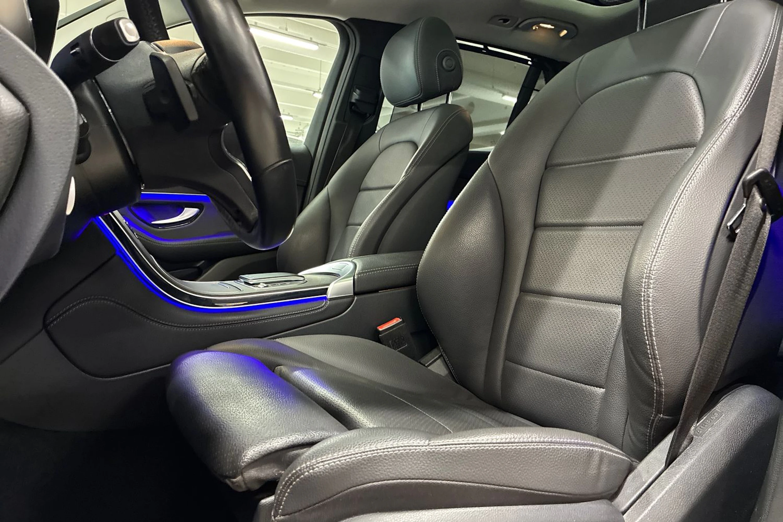 Musta Mercedes-Benz GLC 2021 kuva 29.
