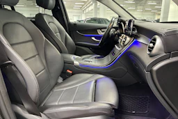 Musta Mercedes-Benz GLC 2021 kuva 33.