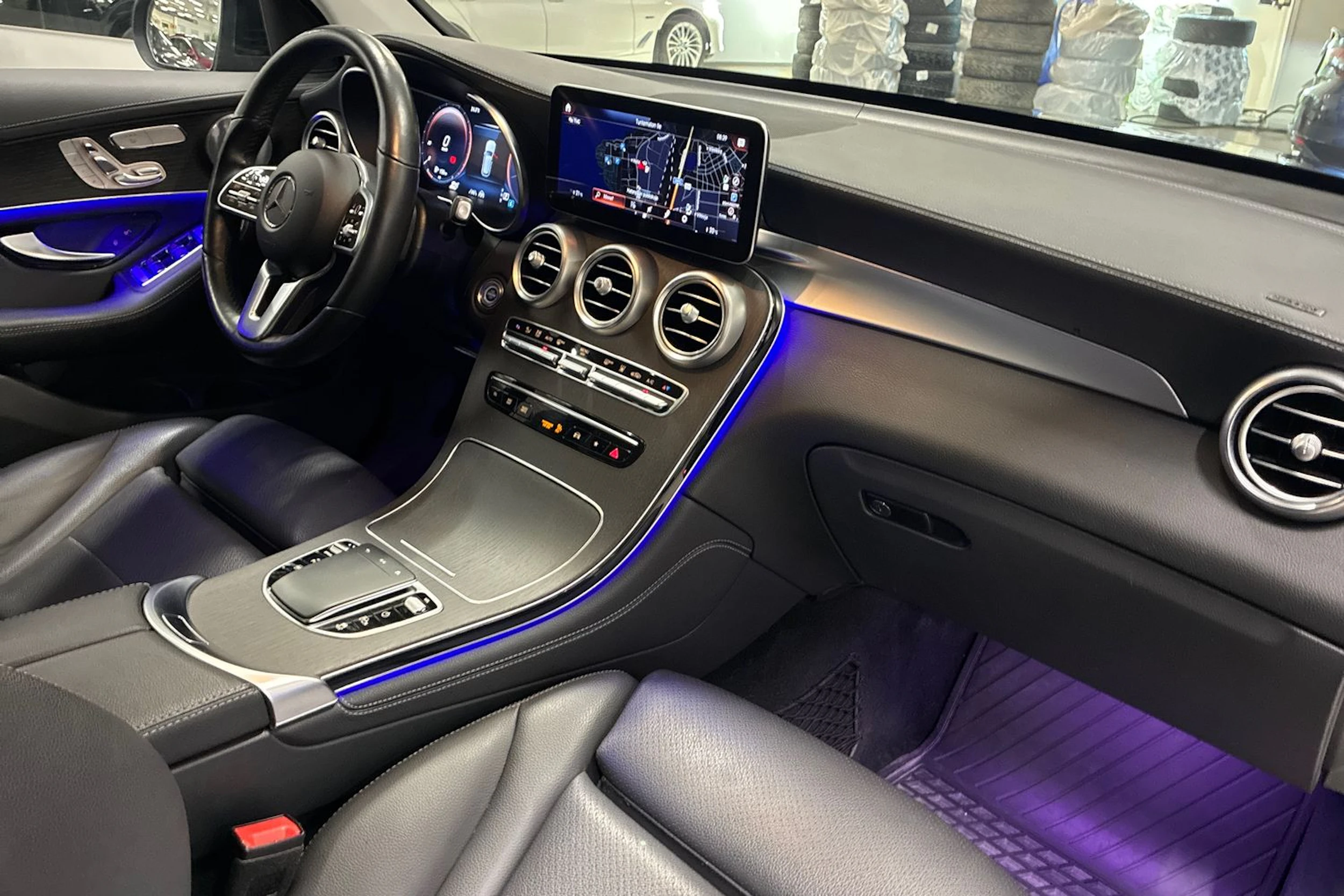 Musta Mercedes-Benz GLC 2021 kuva 34.