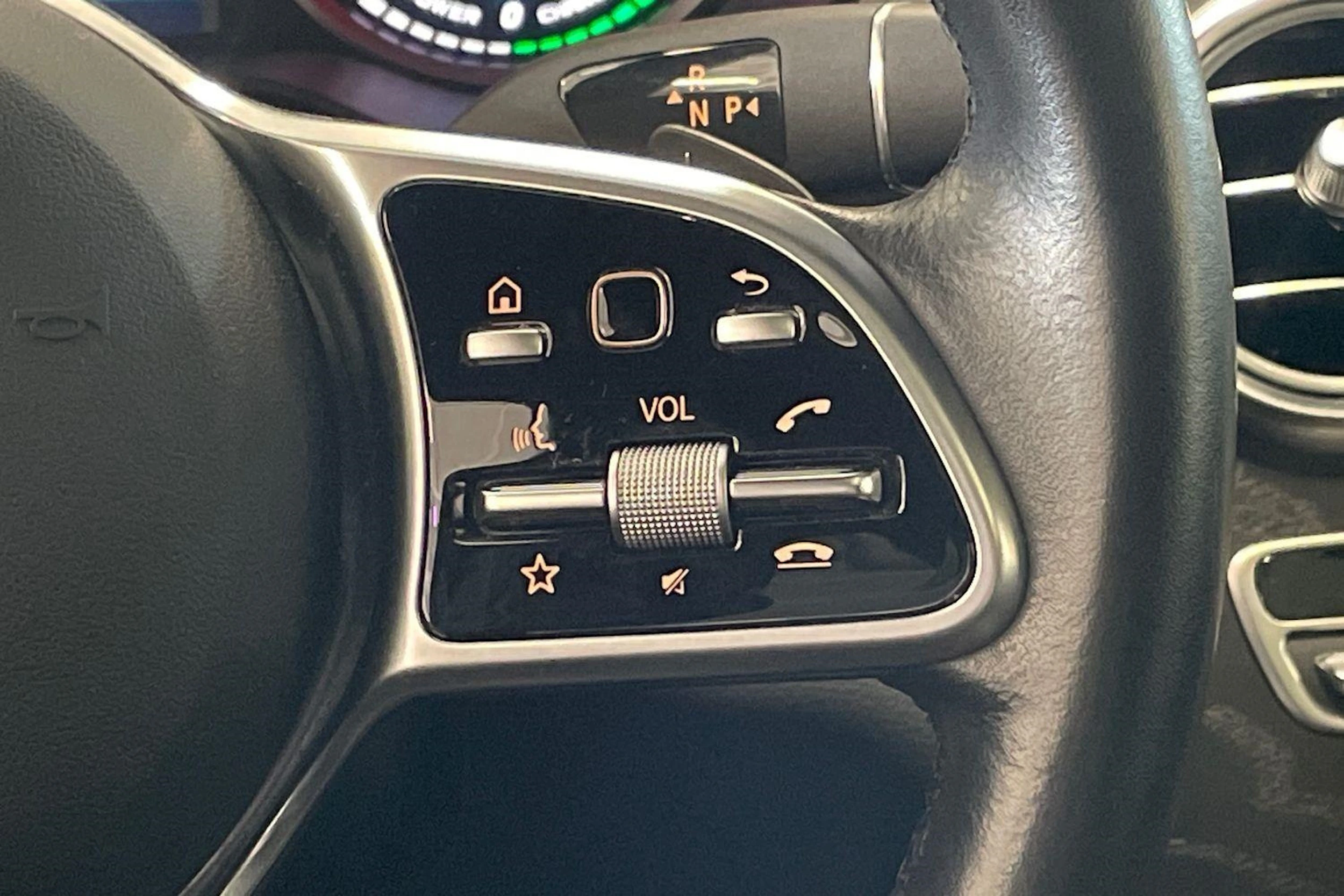 valkoinen Mercedes-Benz GLC 2020 kuva 15.