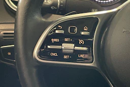valkoinen Mercedes-Benz GLC 2020 kuva 16.