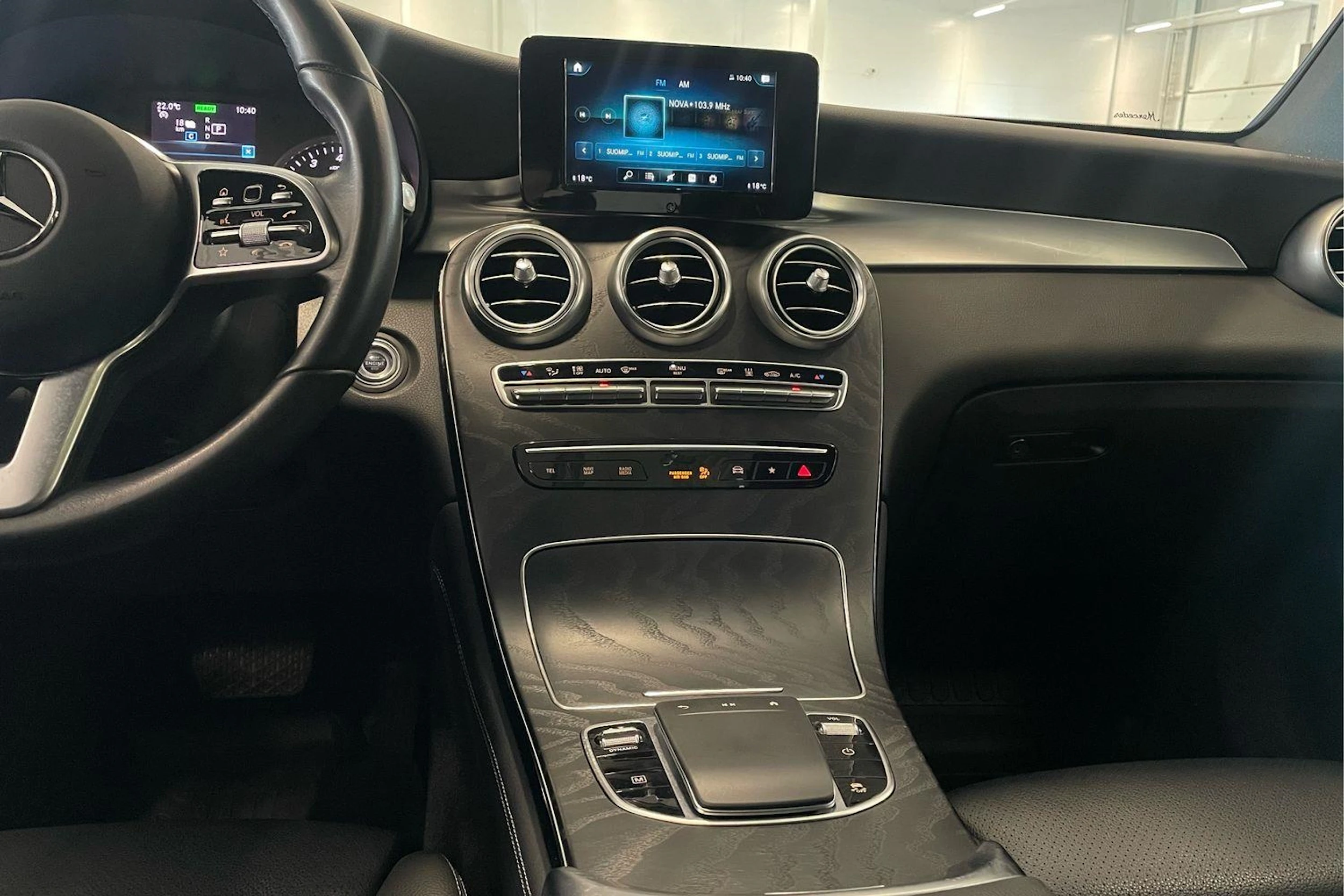 valkoinen Mercedes-Benz GLC 2020 kuva 21.
