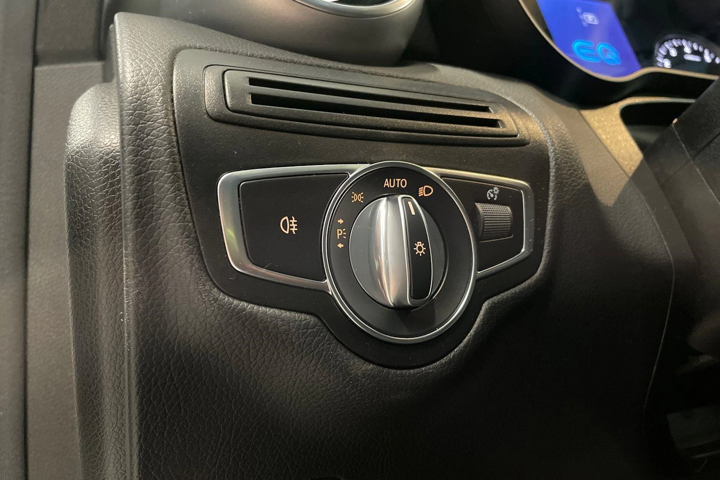valkoinen Mercedes-Benz GLC 2020 kuva 32.