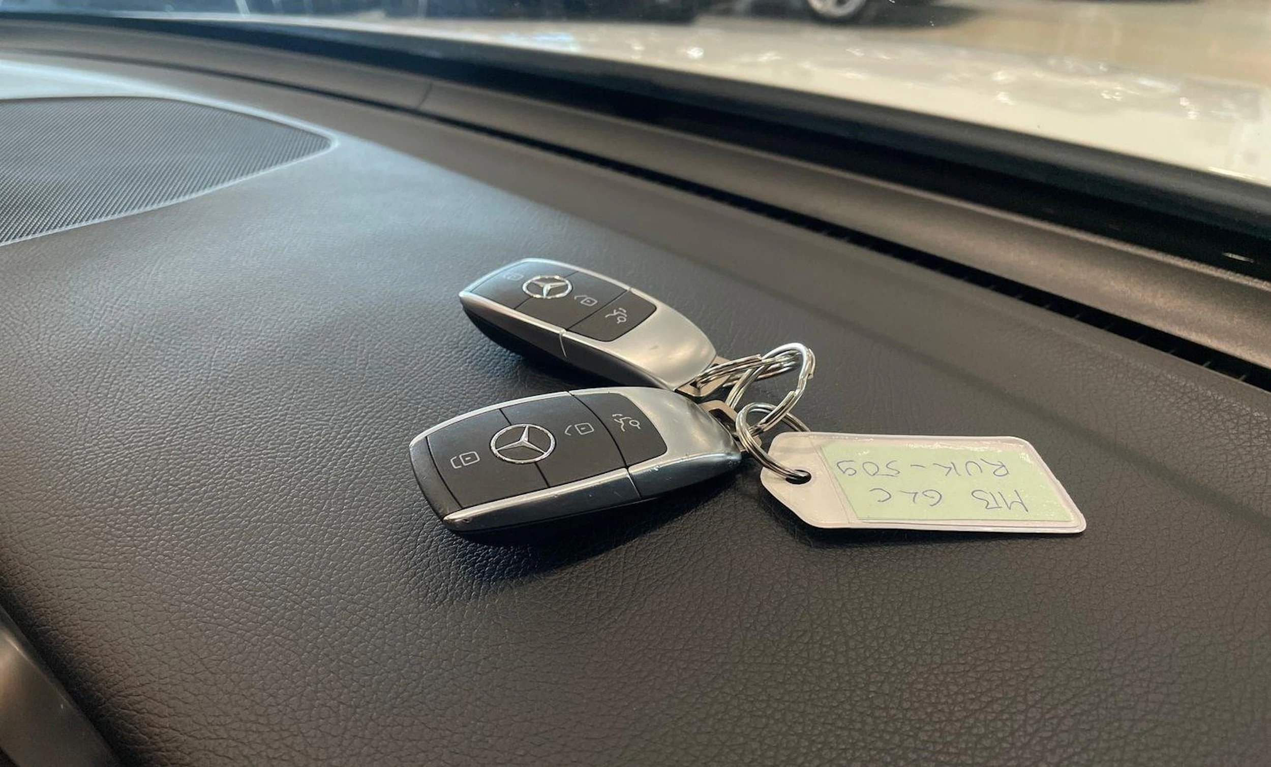 valkoinen Mercedes-Benz GLC 2020 kuva 40.