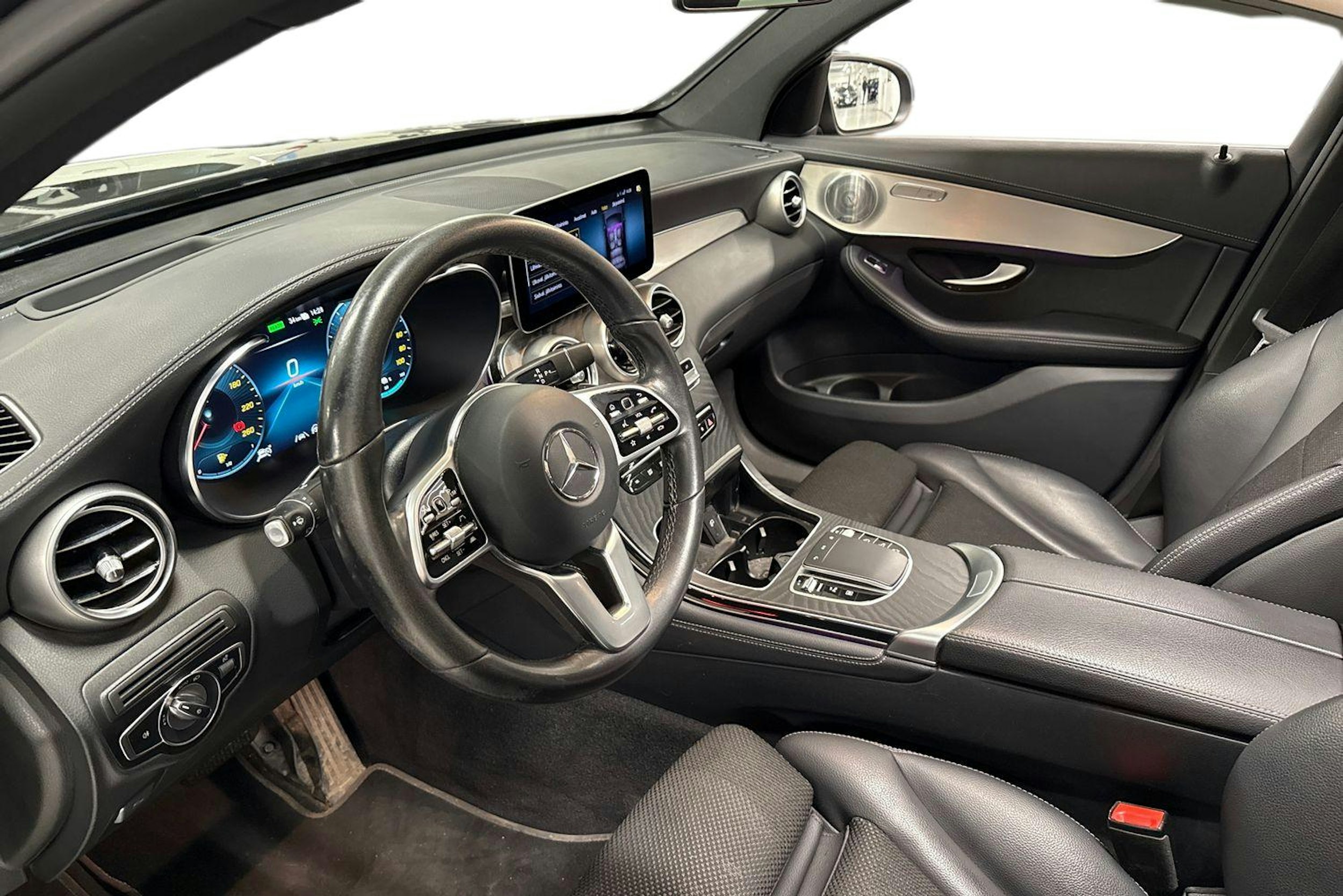 harmaa Mercedes-Benz GLC 2020 kuva 3.