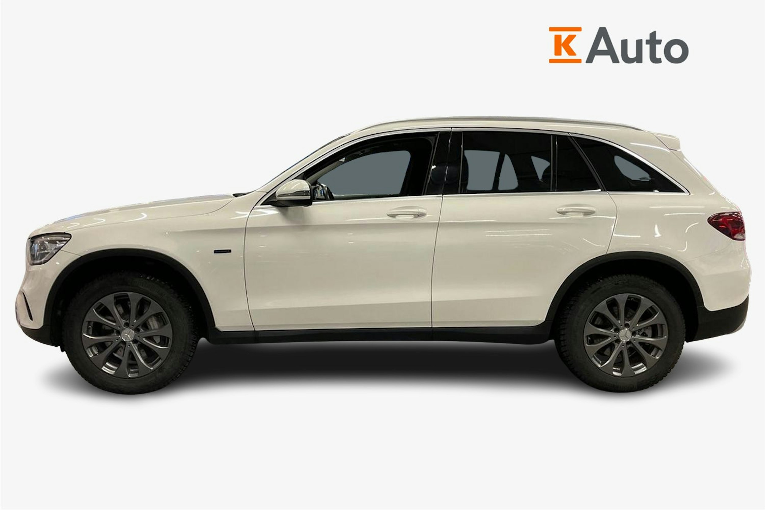 Valkoinen Mercedes-Benz GLC 2020 kuva 6.