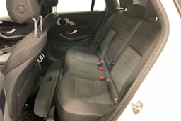 Valkoinen Mercedes-Benz GLC 2020 kuva 10.