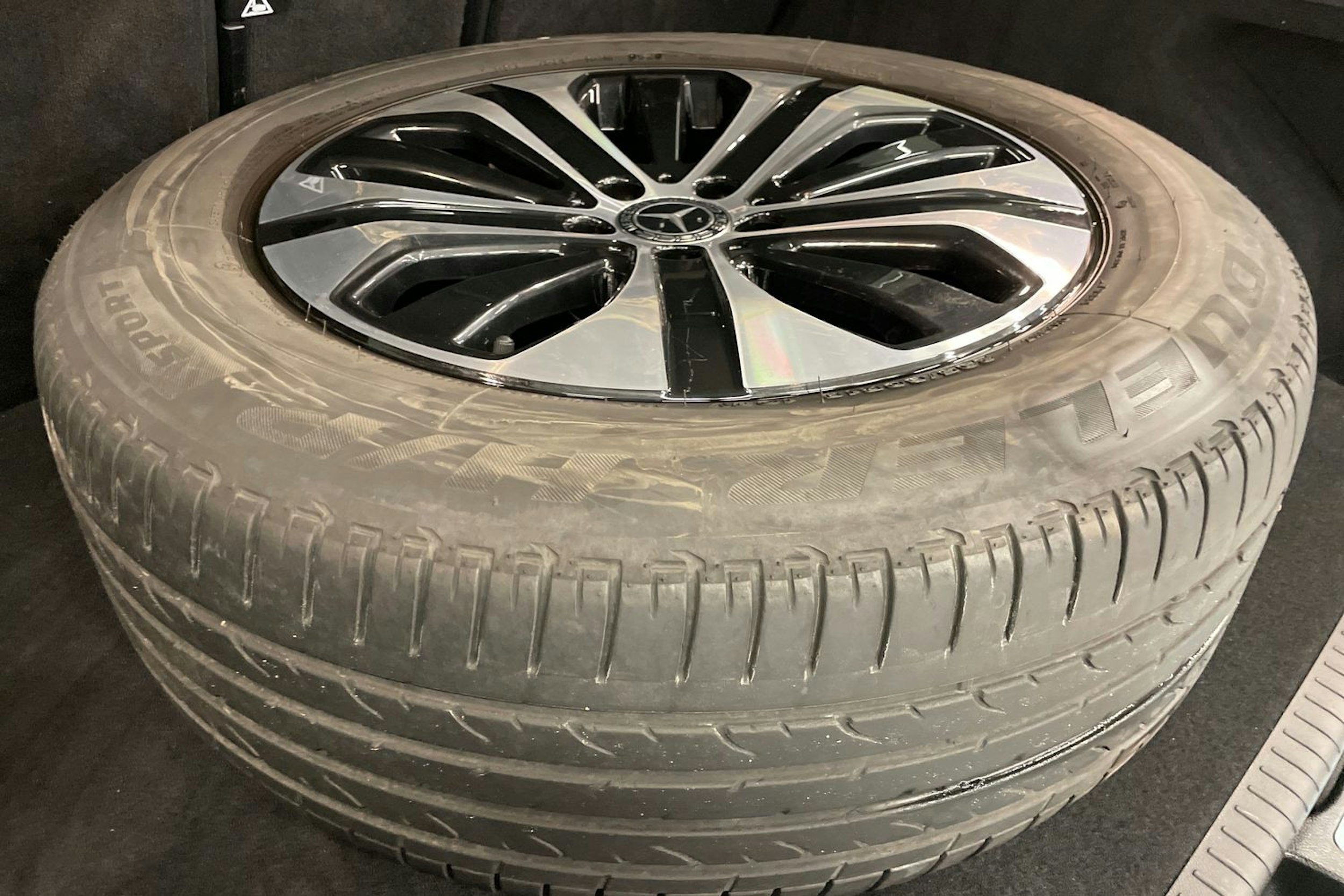 Valkoinen Mercedes-Benz GLC 2020 kuva 14.