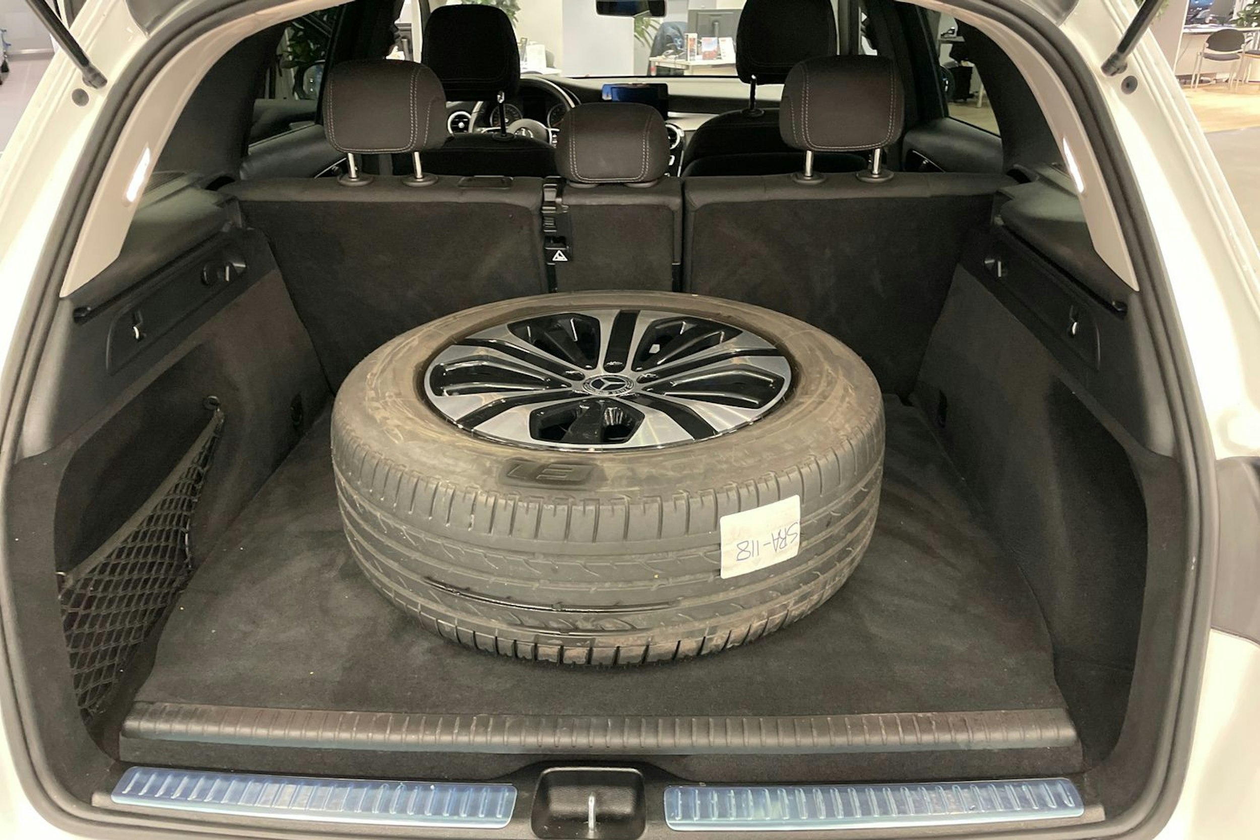 Valkoinen Mercedes-Benz GLC 2020 kuva 15.