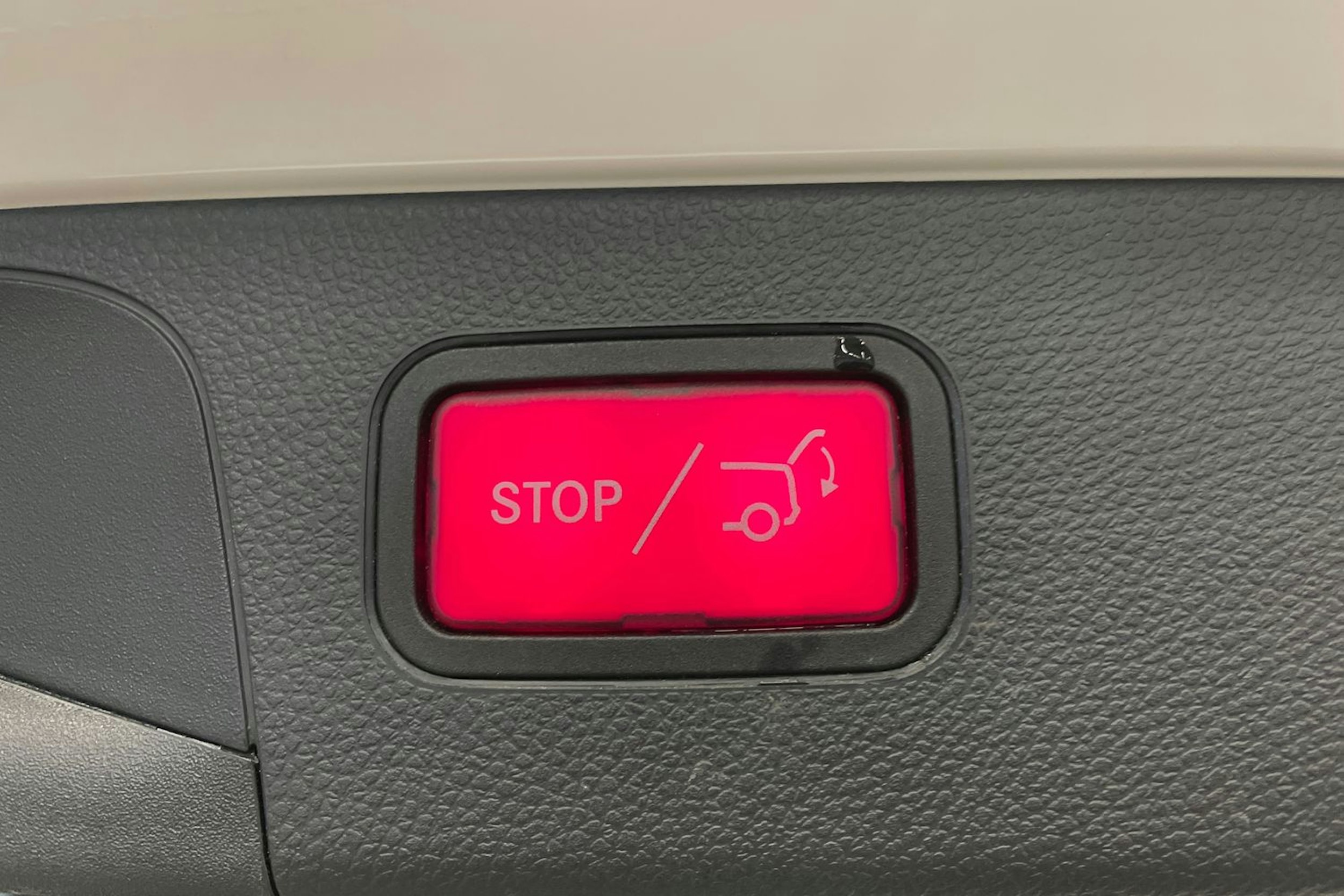 Valkoinen Mercedes-Benz GLC 2020 kuva 16.