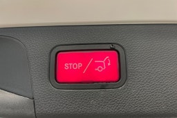 Valkoinen Mercedes-Benz GLC 2020 kuva 16.