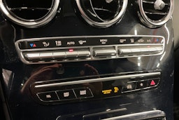 Valkoinen Mercedes-Benz GLC 2020 kuva 20.