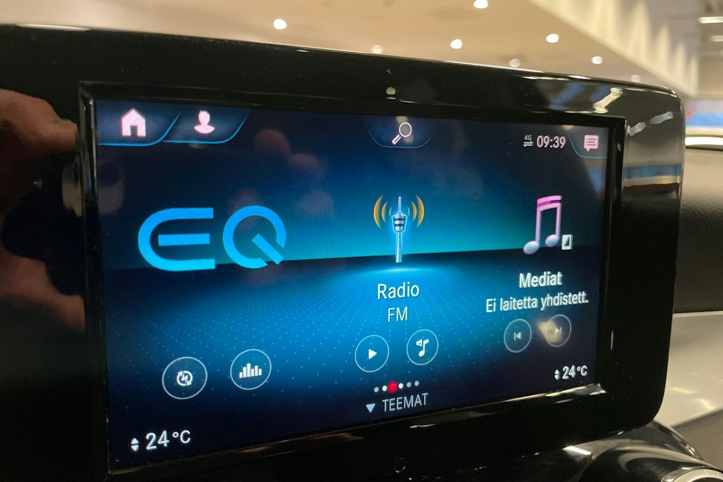 Valkoinen Mercedes-Benz GLC 2020 kuva 21.