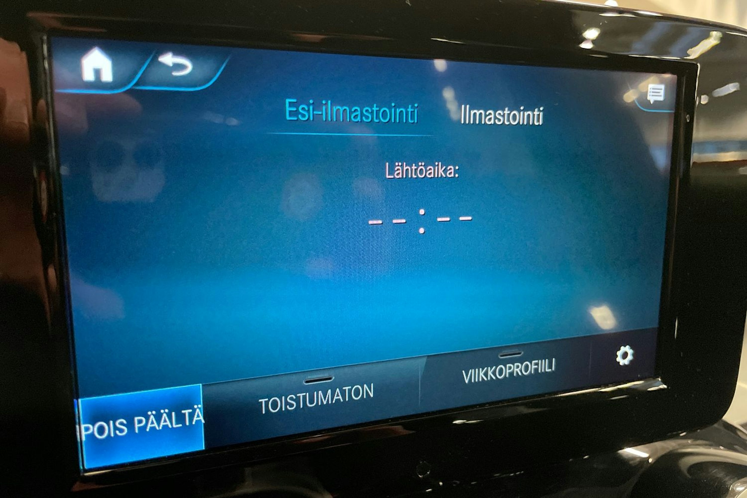 Valkoinen Mercedes-Benz GLC 2020 kuva 23.