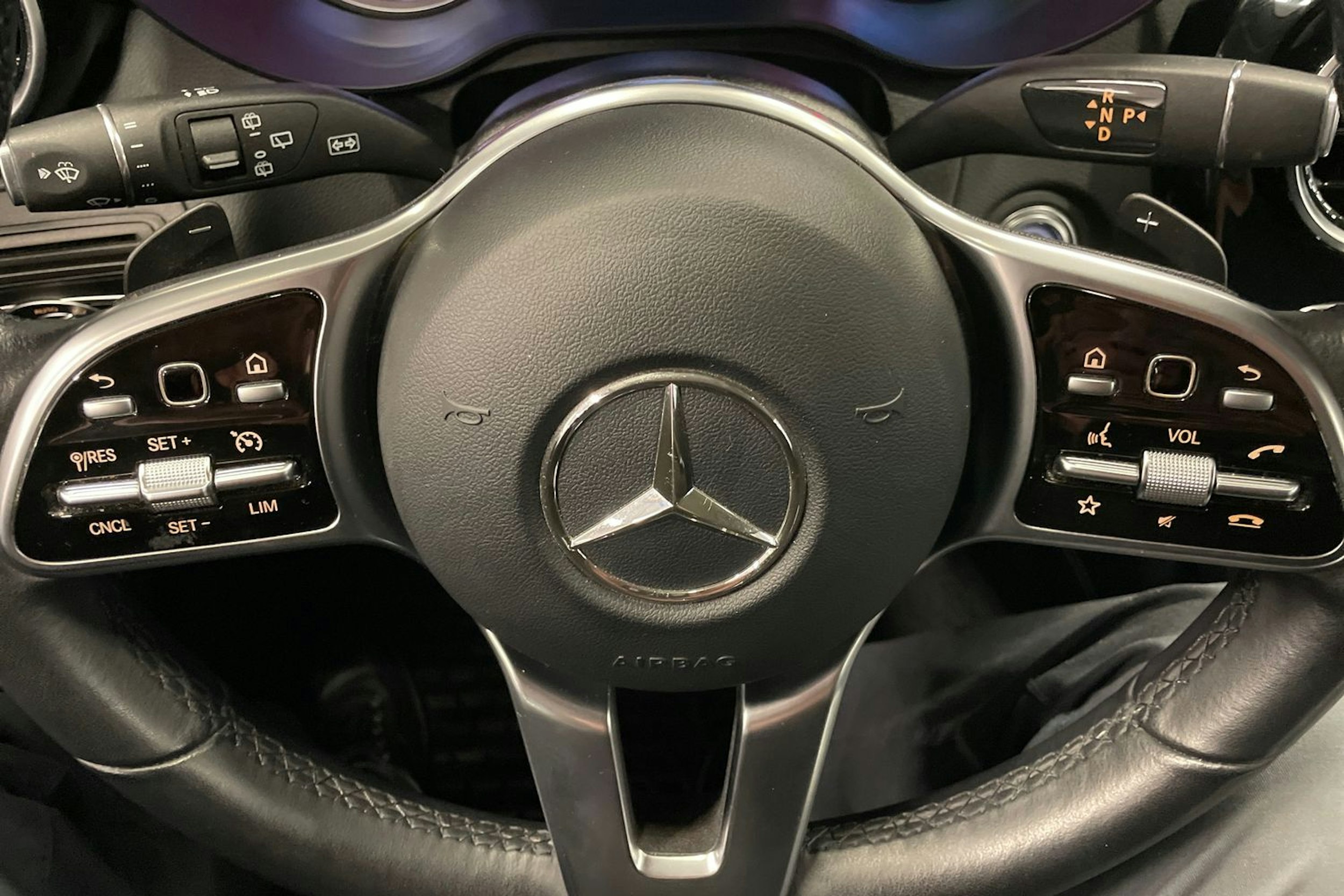 Valkoinen Mercedes-Benz GLC 2020 kuva 25.