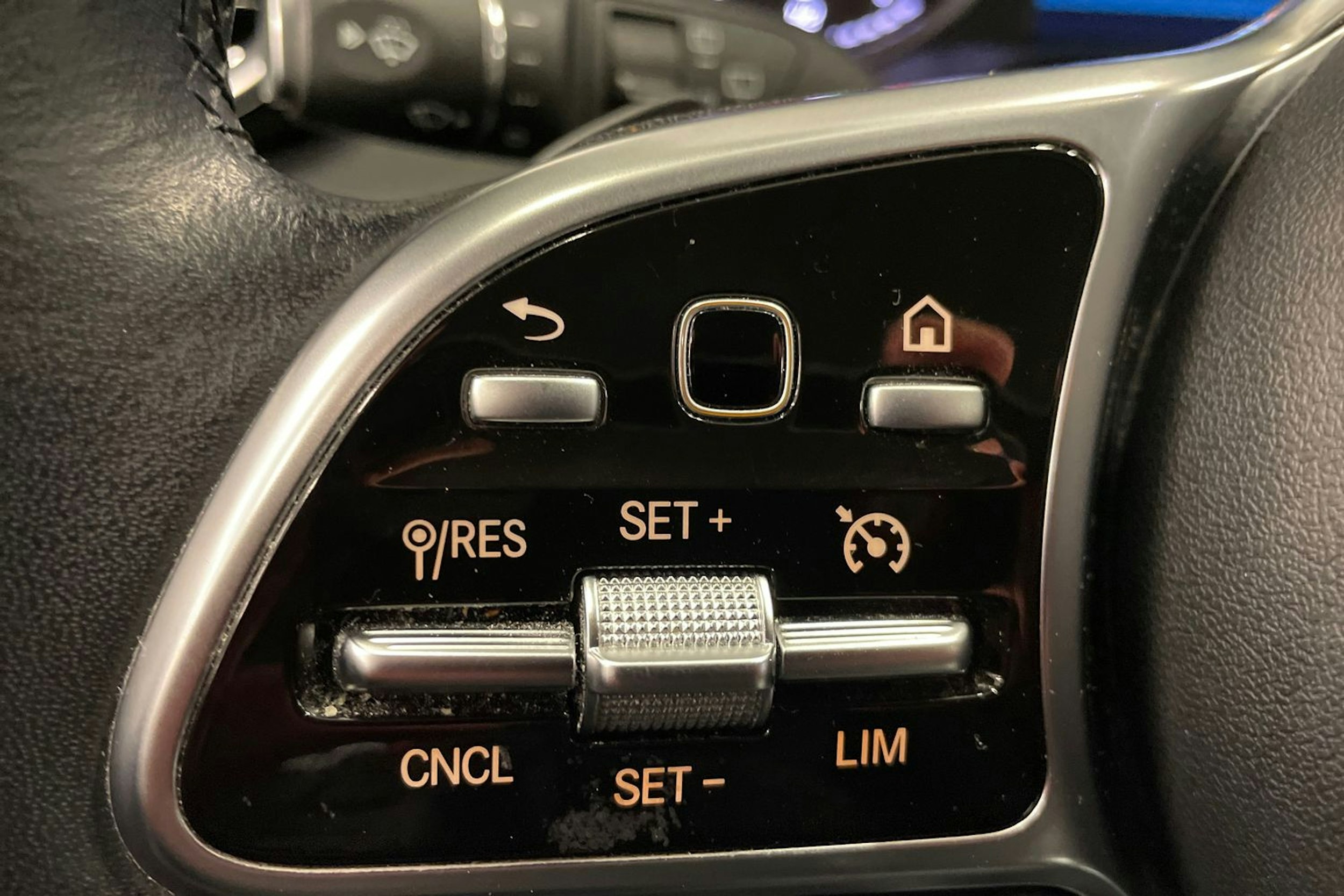 Valkoinen Mercedes-Benz GLC 2020 kuva 26.