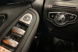 Valkoinen Mercedes-Benz GLC 2020 kuva 27.