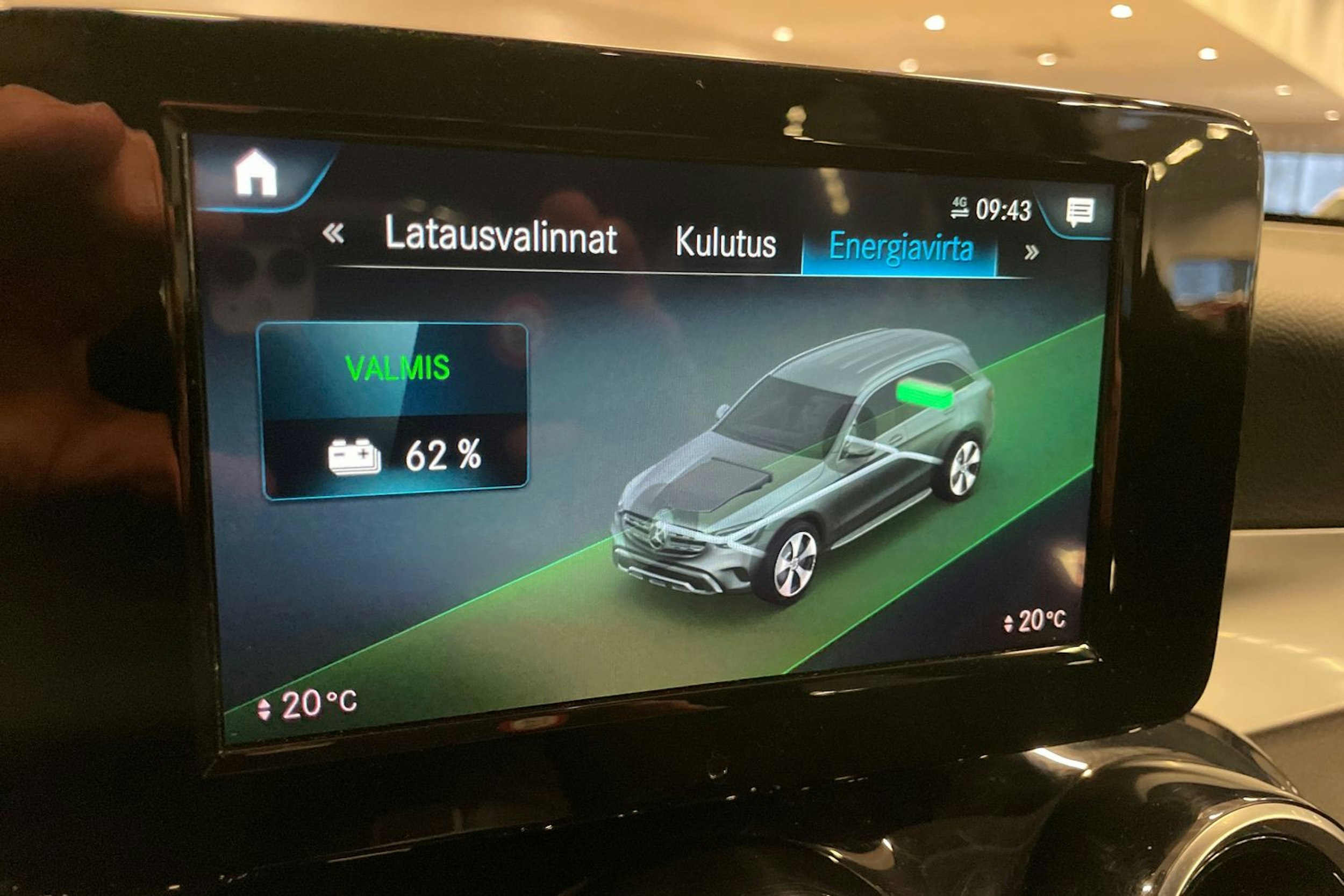 Valkoinen Mercedes-Benz GLC 2020 kuva 28.