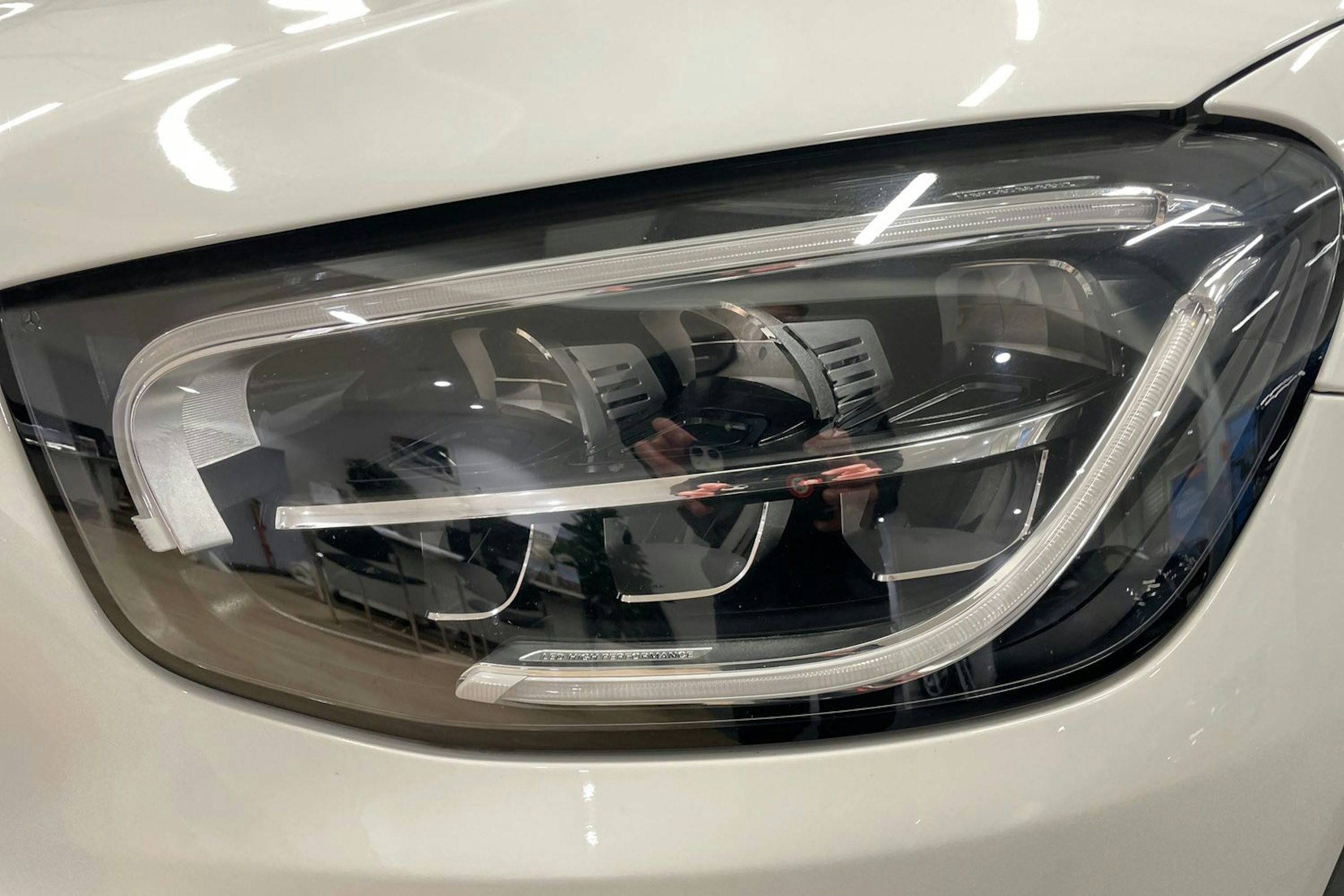 Valkoinen Mercedes-Benz GLC 2020 kuva 29.