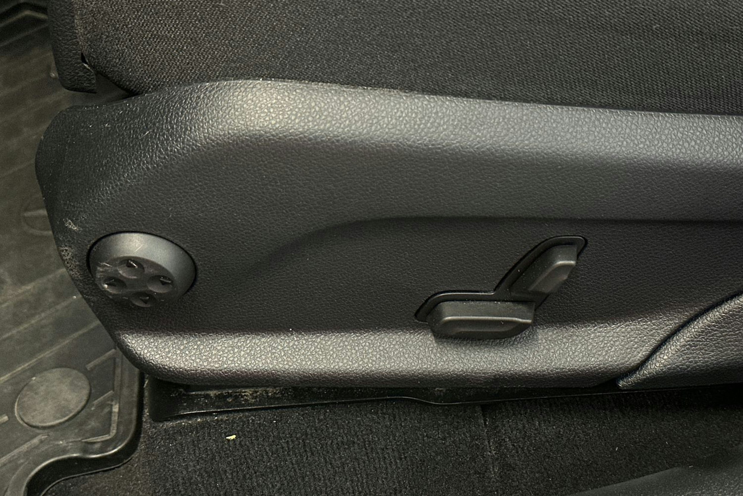 punainen Mercedes-Benz GLC 2020 kuva 18.