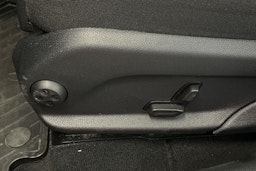 punainen Mercedes-Benz GLC 2020 kuva 18.