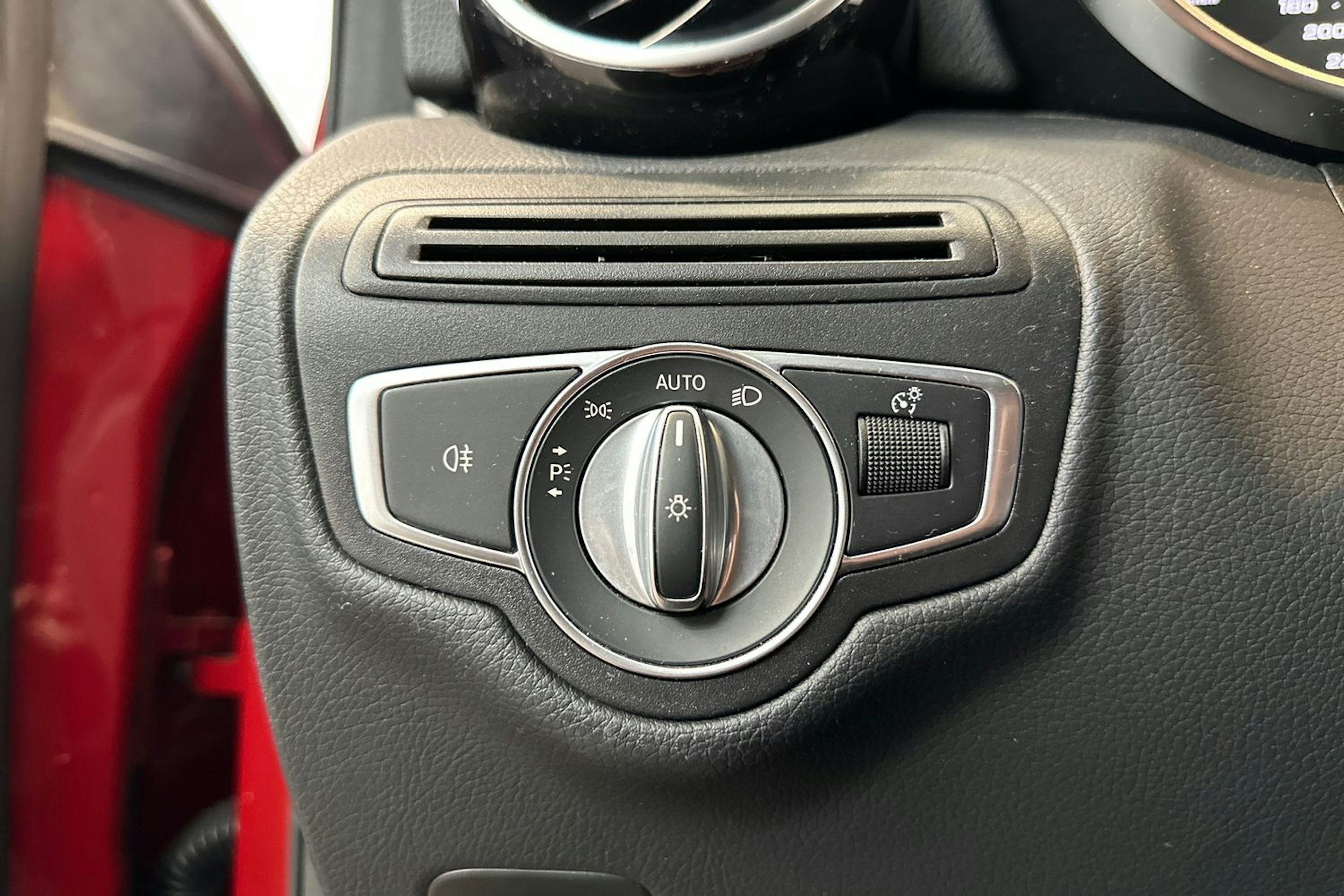 punainen Mercedes-Benz GLC 2020 kuva 19.