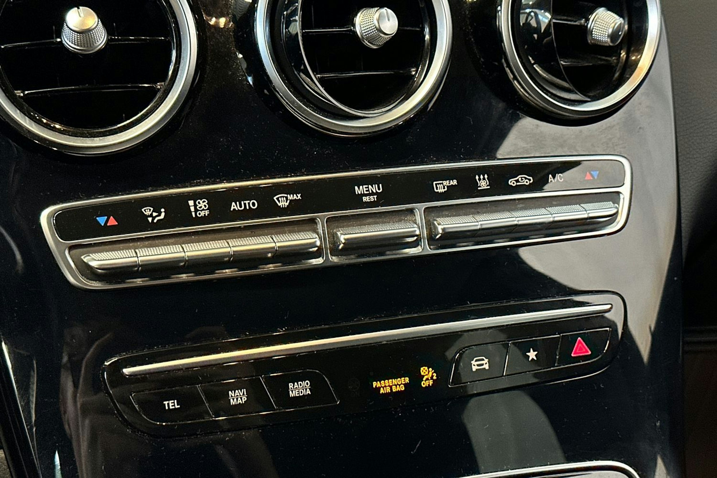 punainen Mercedes-Benz GLC 2020 kuva 24.