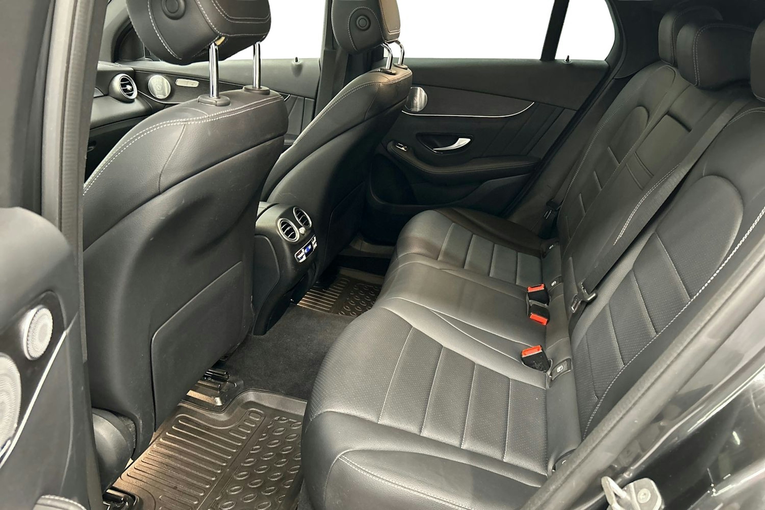 harmaa Mercedes-Benz GLC 2020 kuva 10.