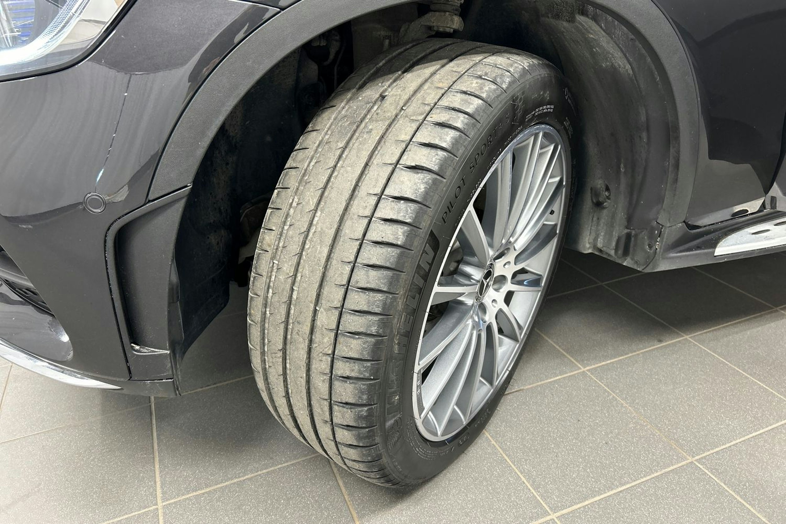 harmaa Mercedes-Benz GLC 2020 kuva 13.