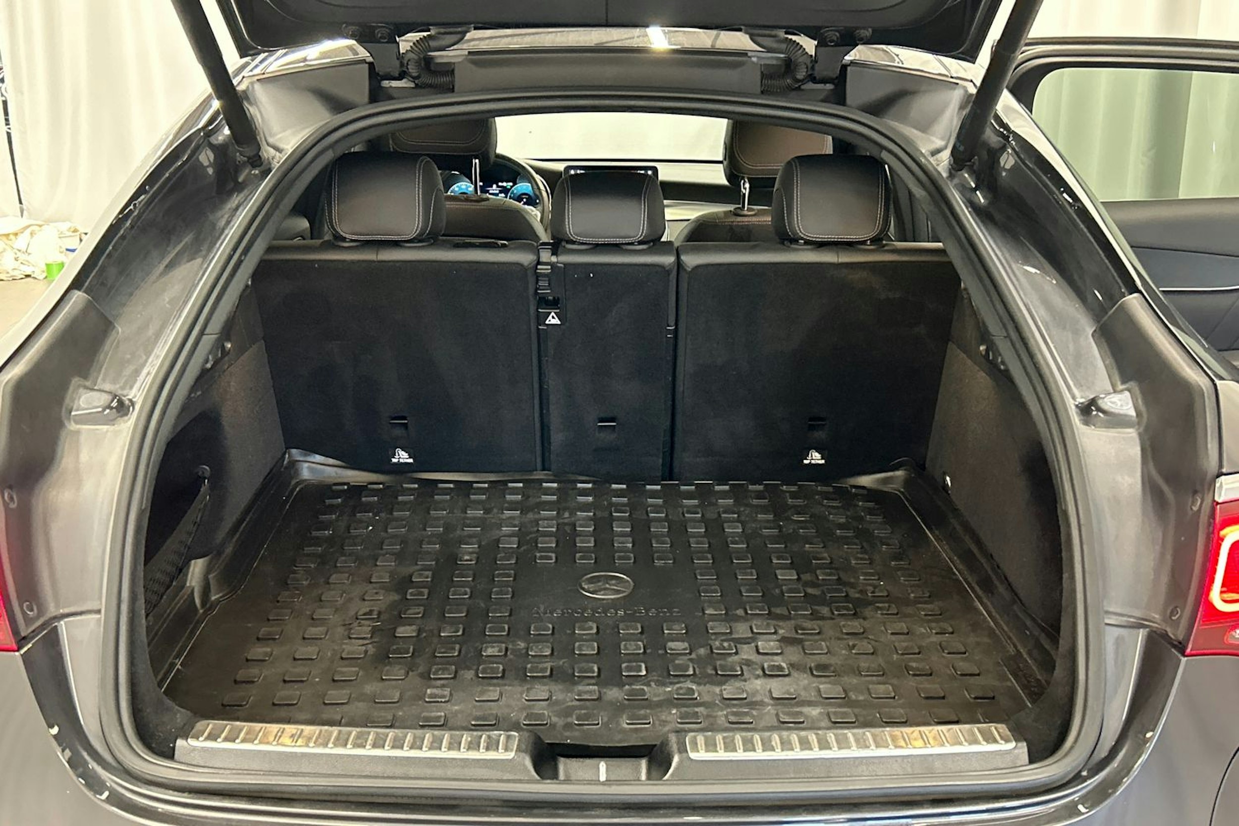 harmaa Mercedes-Benz GLC 2020 kuva 14.